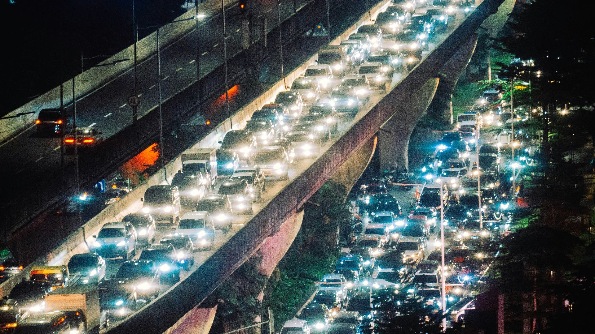 a long line of cars on a highway at night