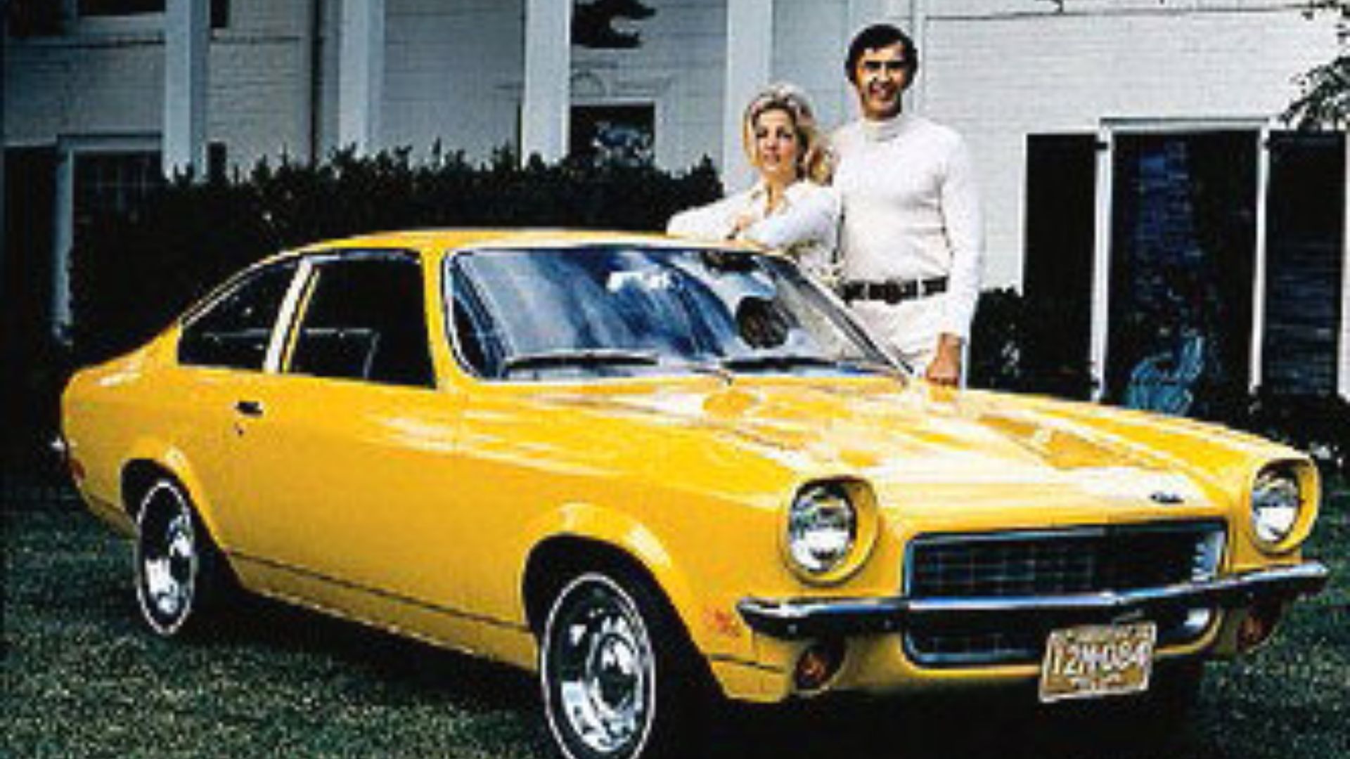 File:Delorean and 1971 Vega 2300.jpg