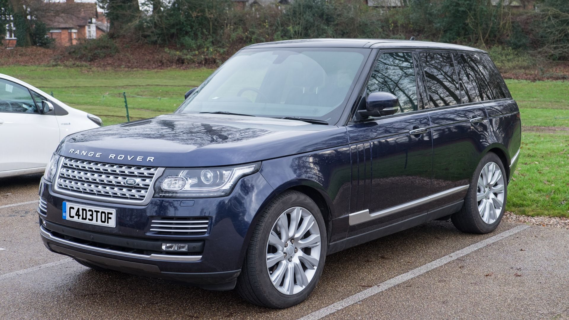 File:Land Rover Range Rover Autobiography 2016.jpg