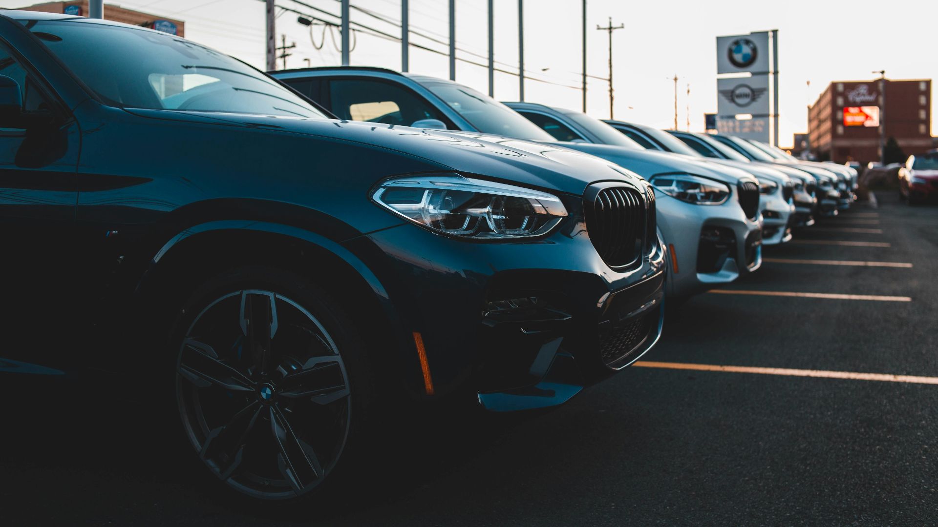 a row of cars parked in a parking lot