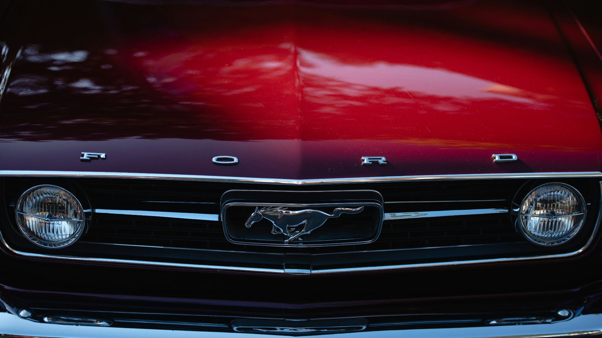red Ford Mustang