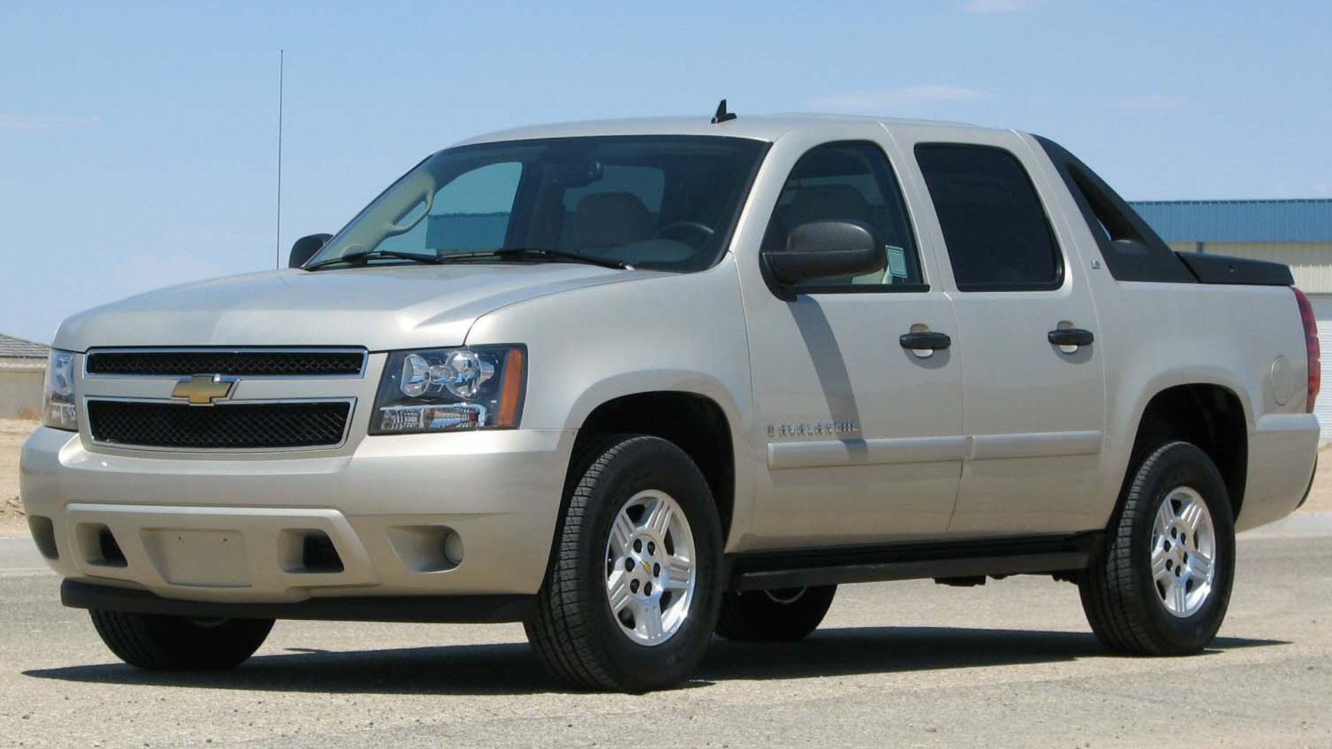 File:2007 Chevrolet Avalanche LS.jpg