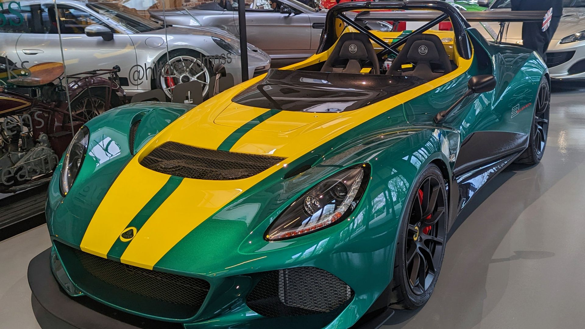 File:2016 Lotus 3-Eleven 1.jpg
