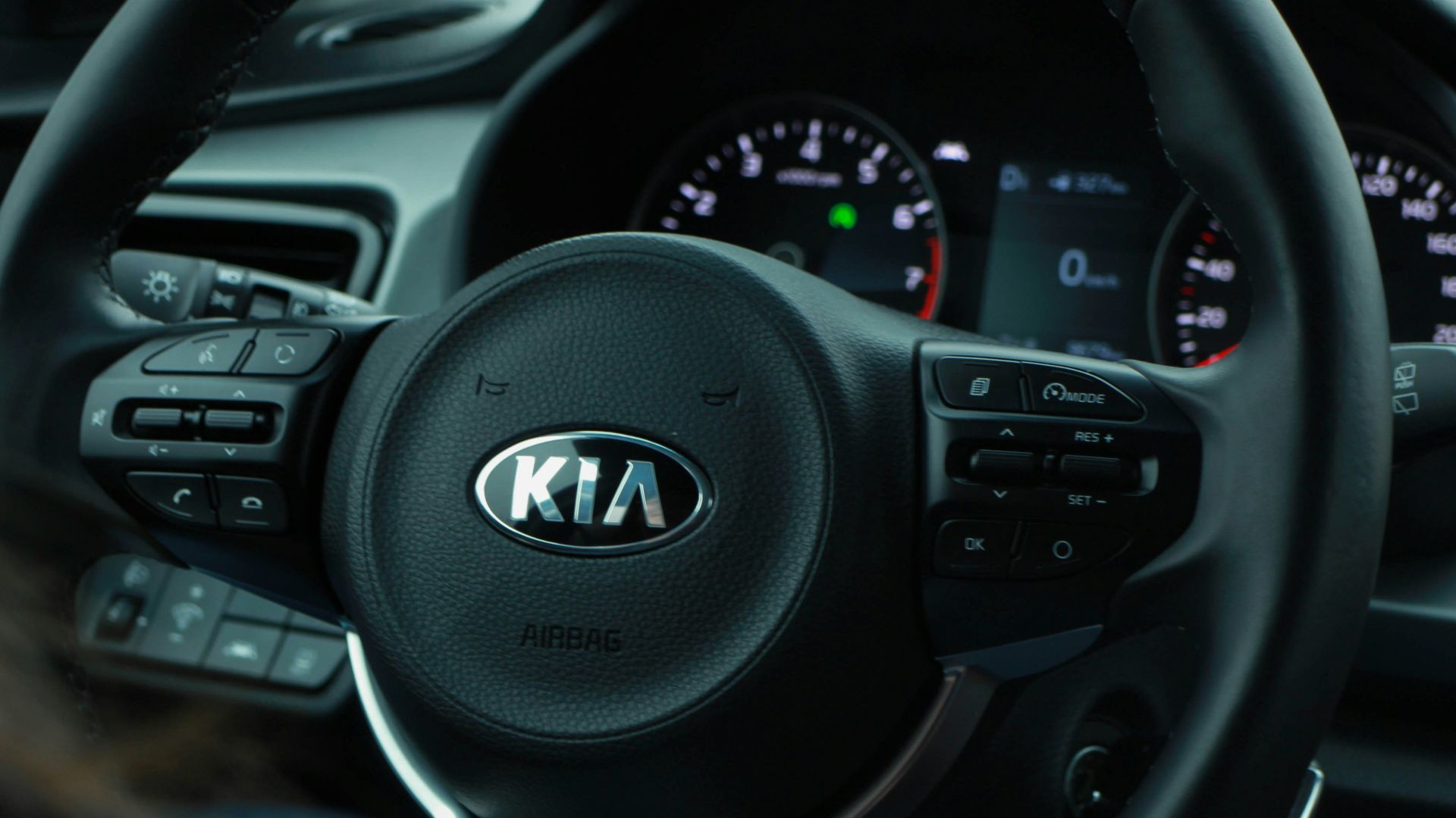 black and gray mercedes benz steering wheel