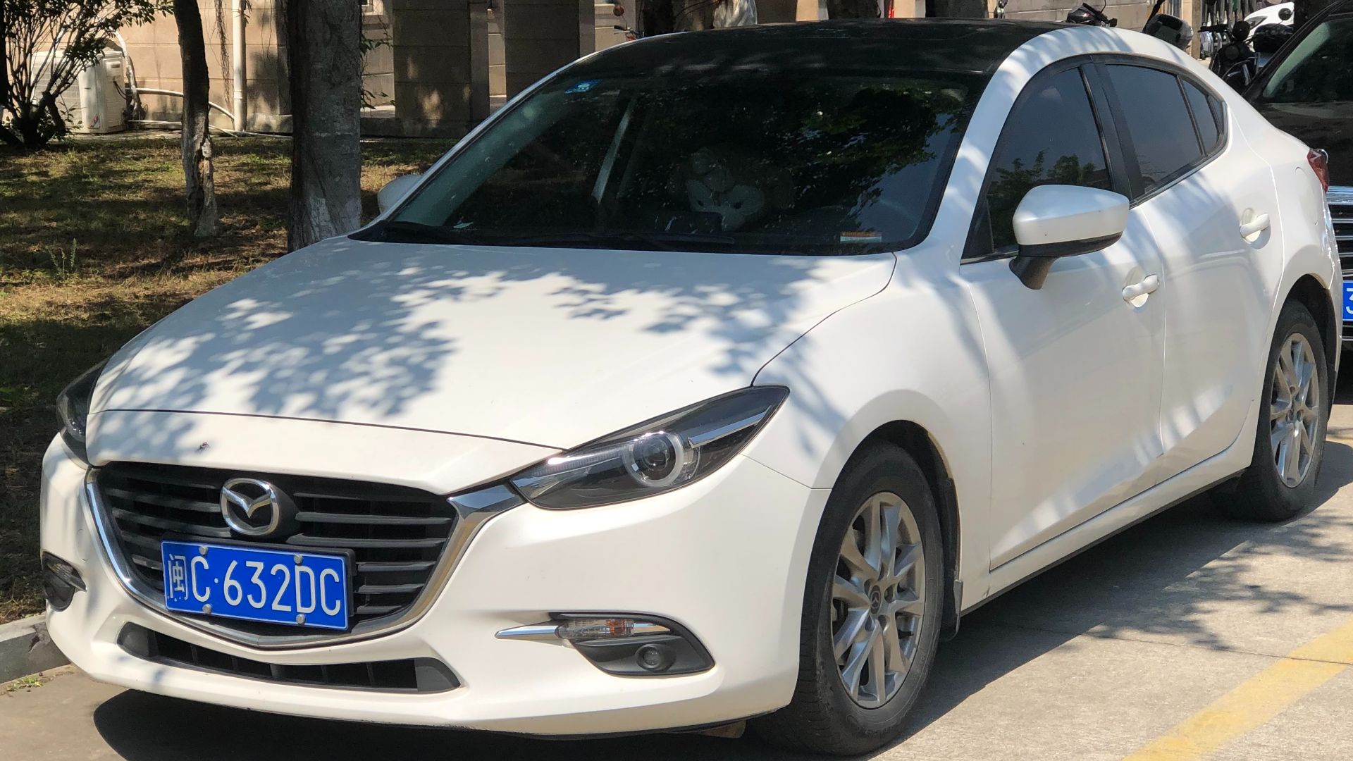 File:Mazda 3 Axela sedan facelift Shishi 01 2022-05-20.jpg