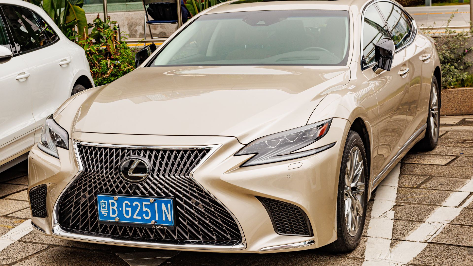 File:LEXUS LS 350 (10).jpg