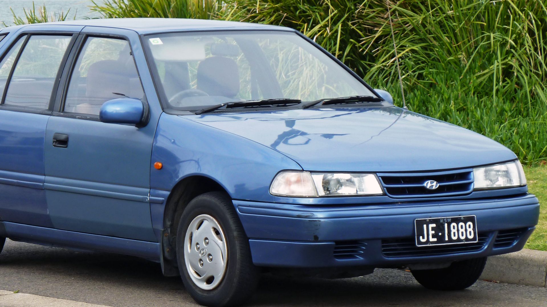File:1991-1994 Hyundai Excel (X2) LS 5-door hatchback 03.jpg