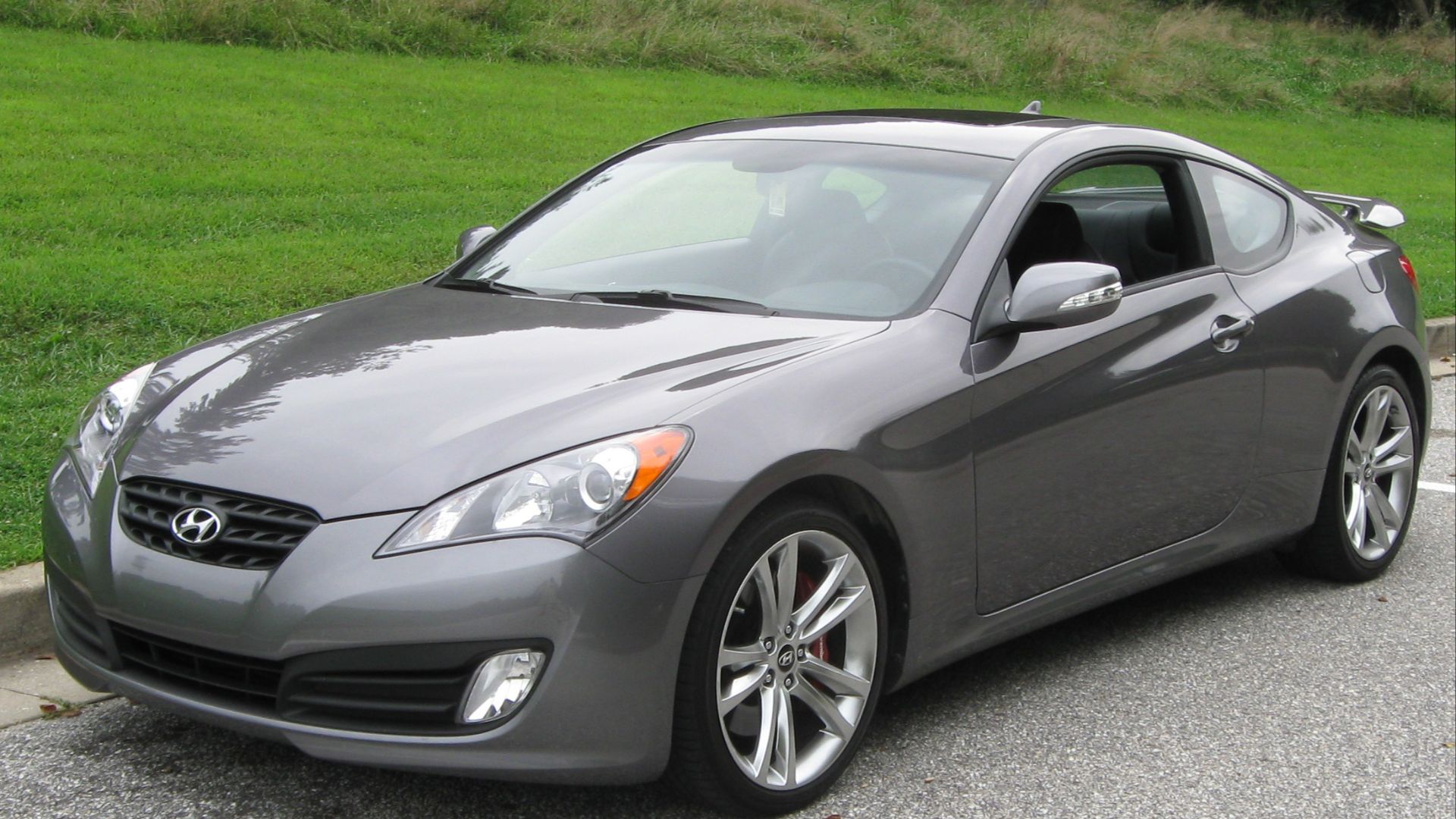 File:2010 Hyundai Genesis Coupe 3 -- 08-28-2009.jpg