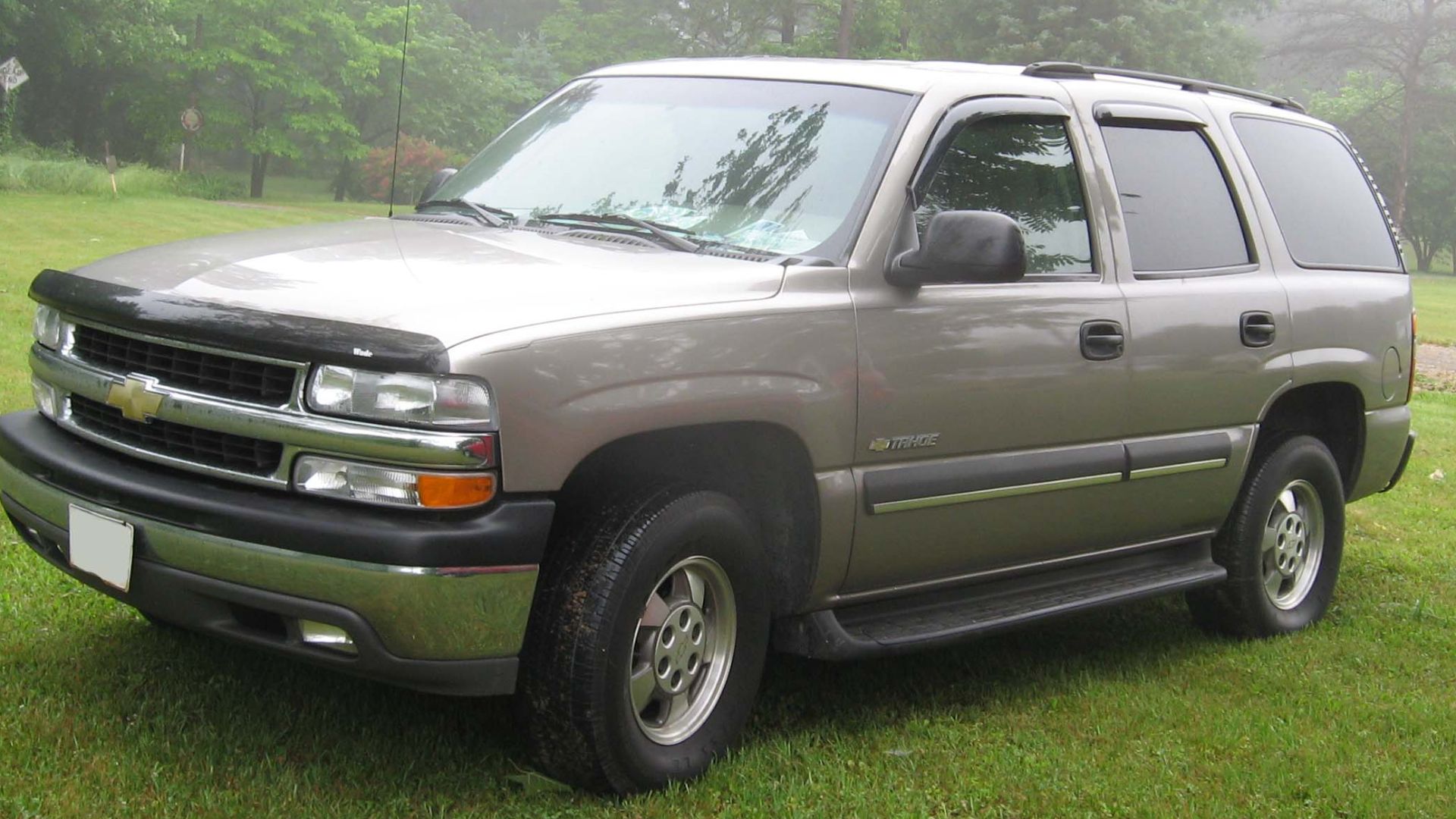 File:00-06 Chevrolet Tahoe.jpg