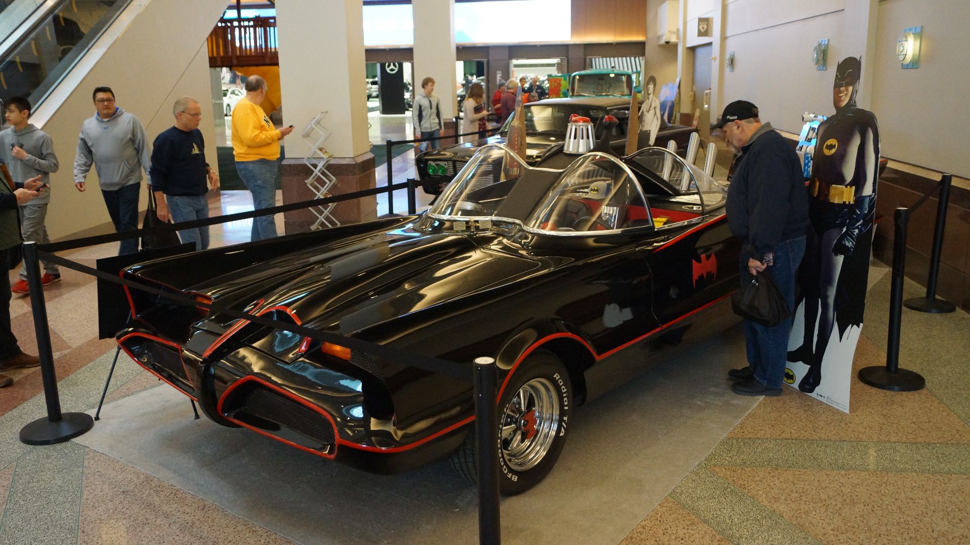 File:Batmobile (Replica) TV Series Car (38941279780).jpg