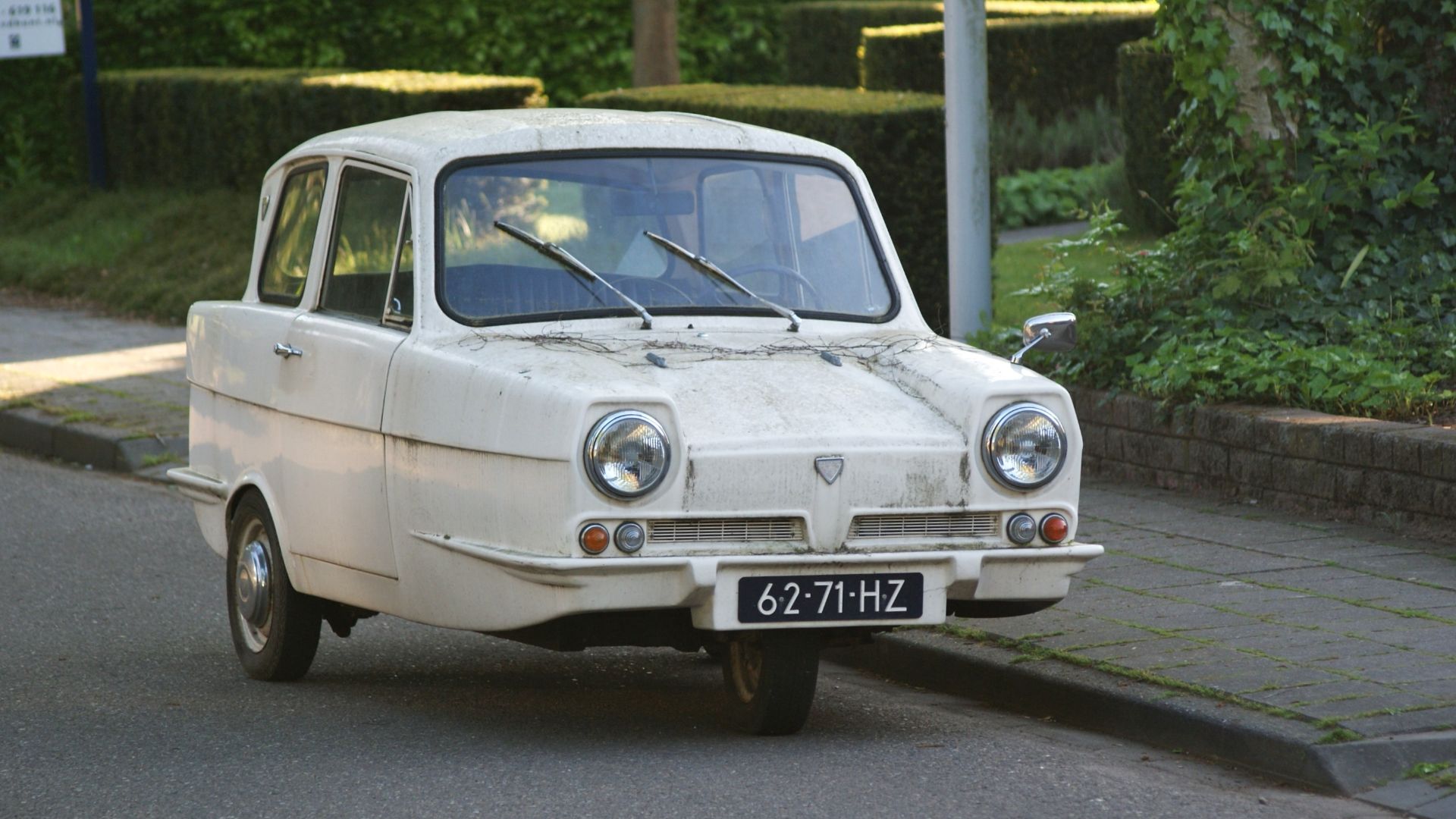 File:1969 Reliant Regal 3-30 (14158807645).jpg