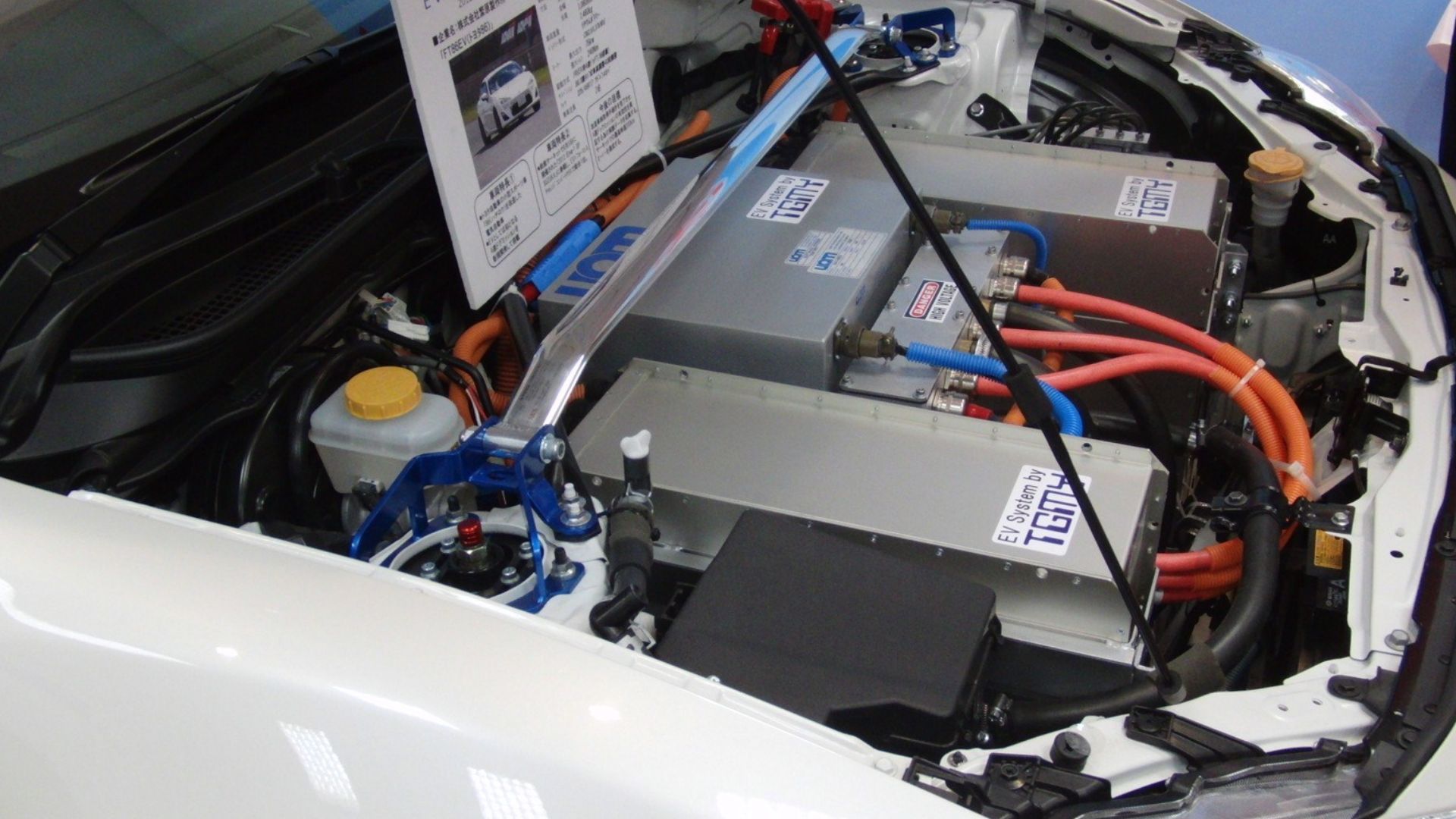 File:Toyota EV-86 battery room.JPG
