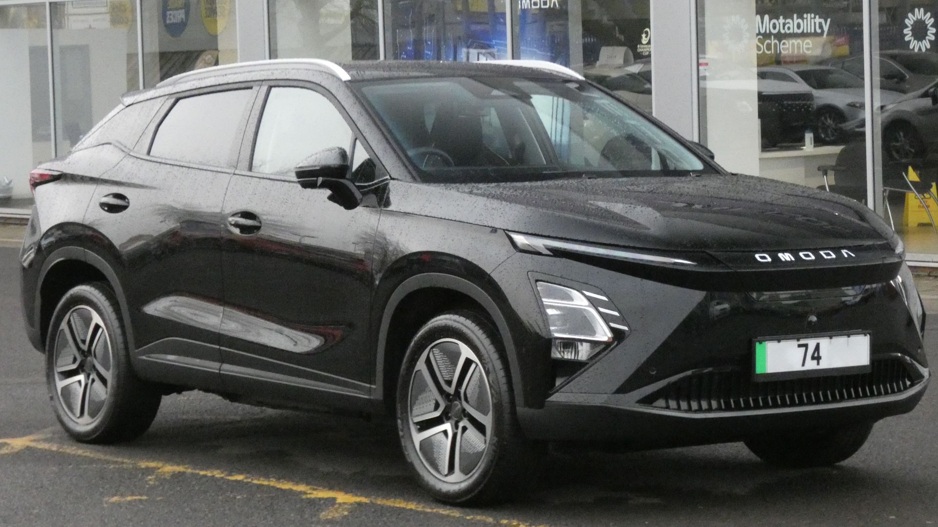 File:2024 Omoda E5 Noble EV - 61kWh (203PS) Electric - Obsidian Black - 02-2025, Front.jpg