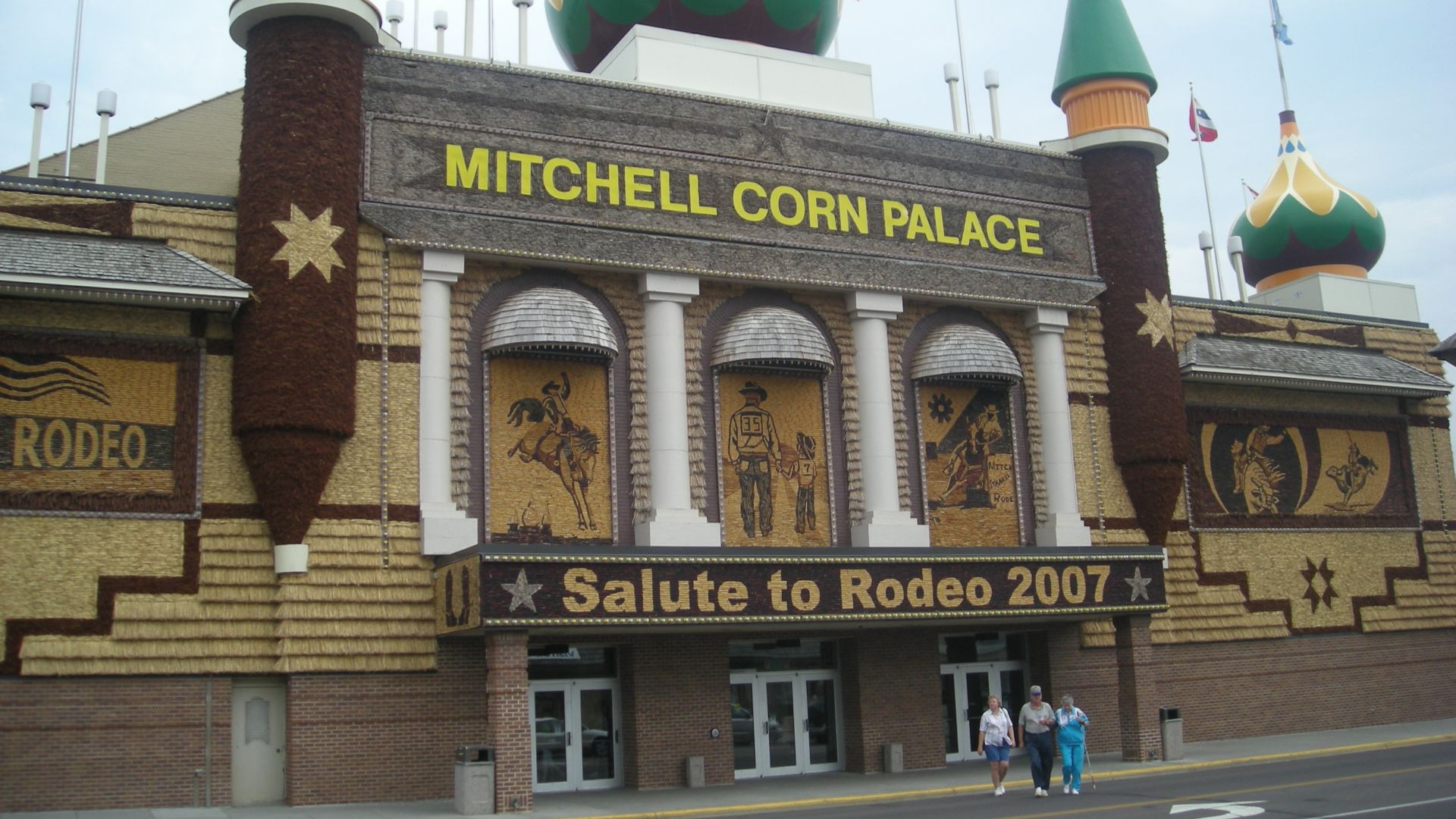 File:Mitchell Corn Palace July 2007.jpg
