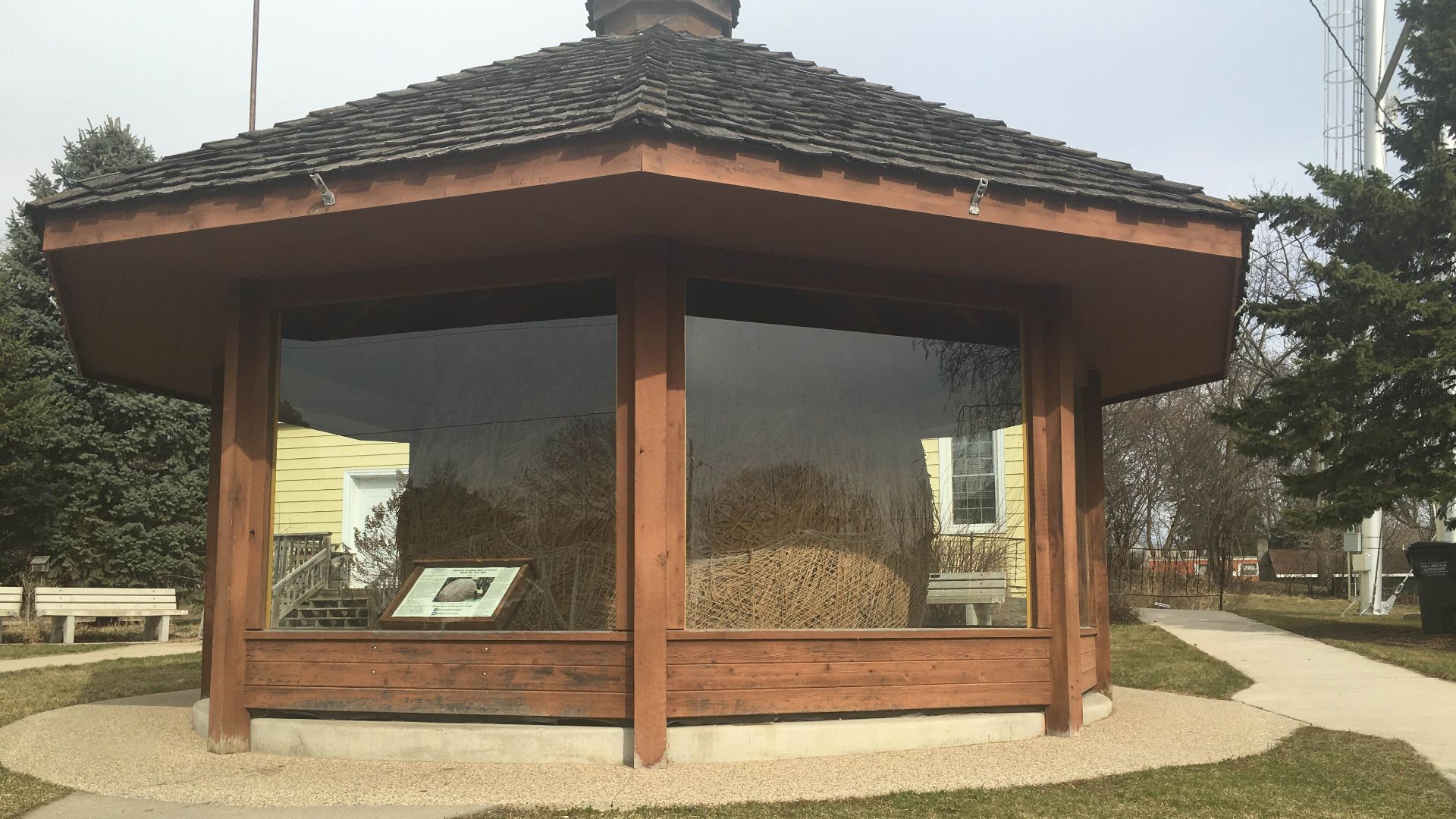 File:The ball of twine, housed in Darwin, MN.JPG