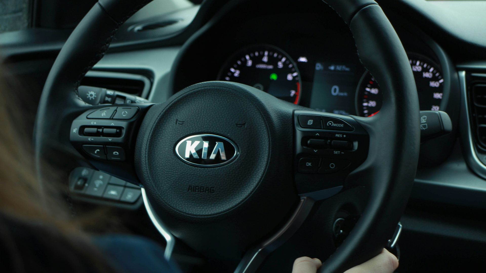 black and gray mercedes benz steering wheel