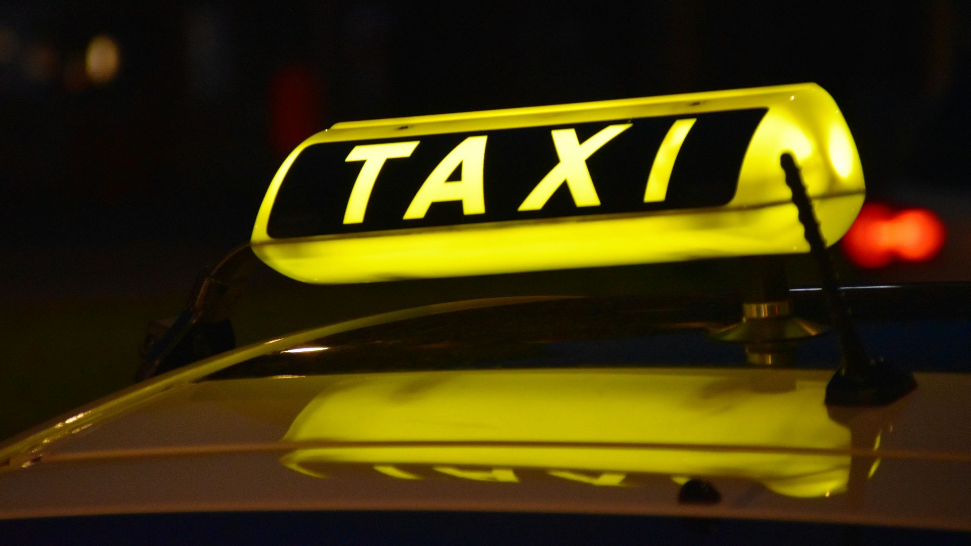 yellow Taxi light sign