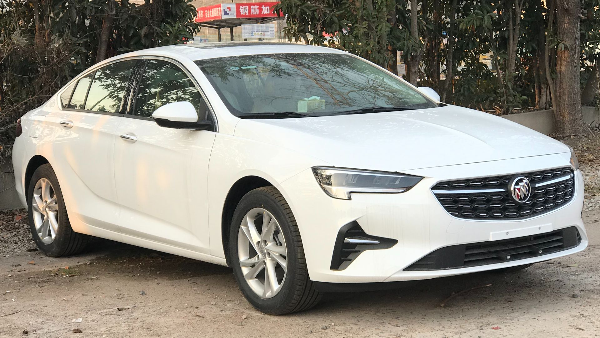 File:Buick Regal III facelift.jpg