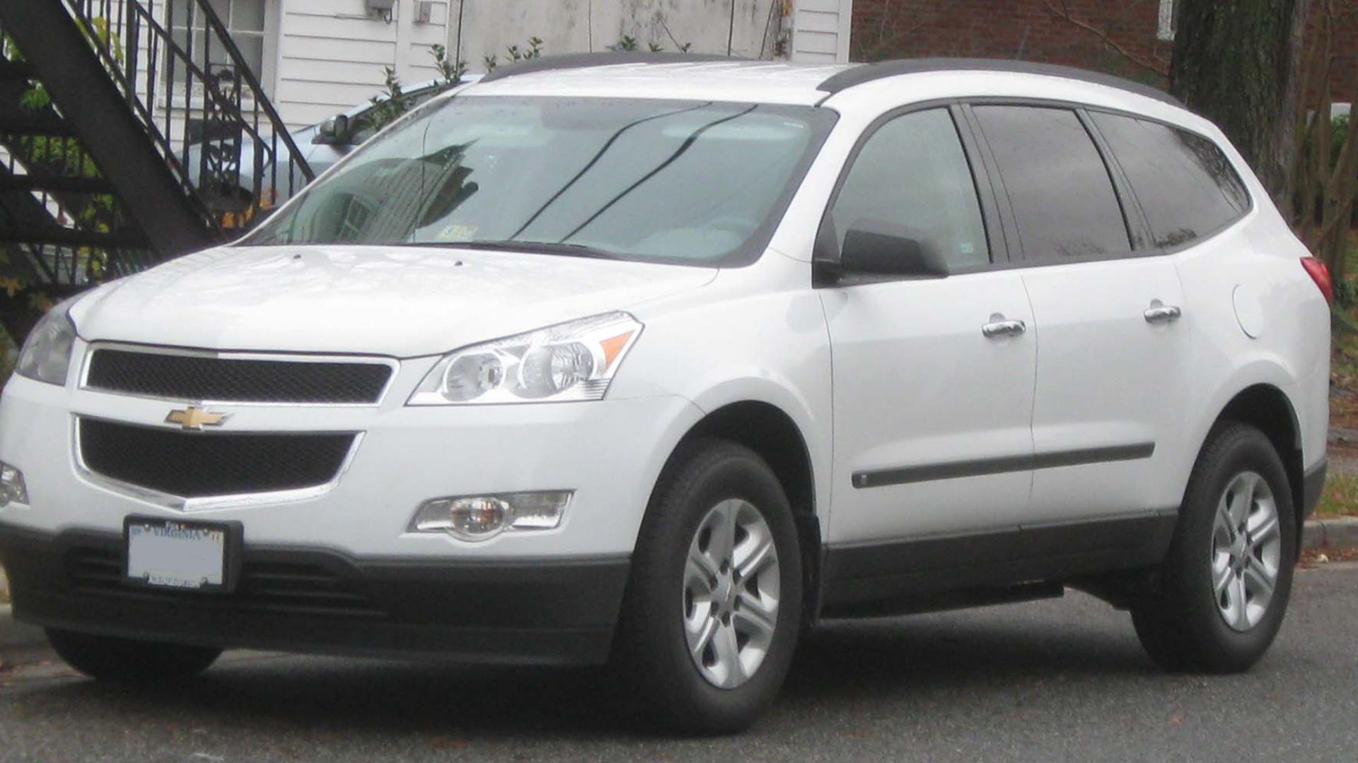 File:Chevrolet Traverse LS 1 -- 11-13-2009.jpg