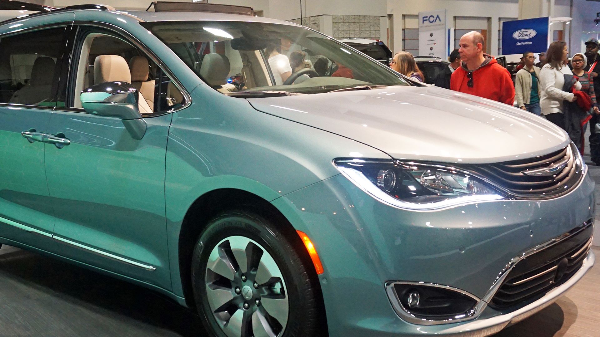 File:Chrysler Pacifica Hybrid WAS 2017 1663.jpg