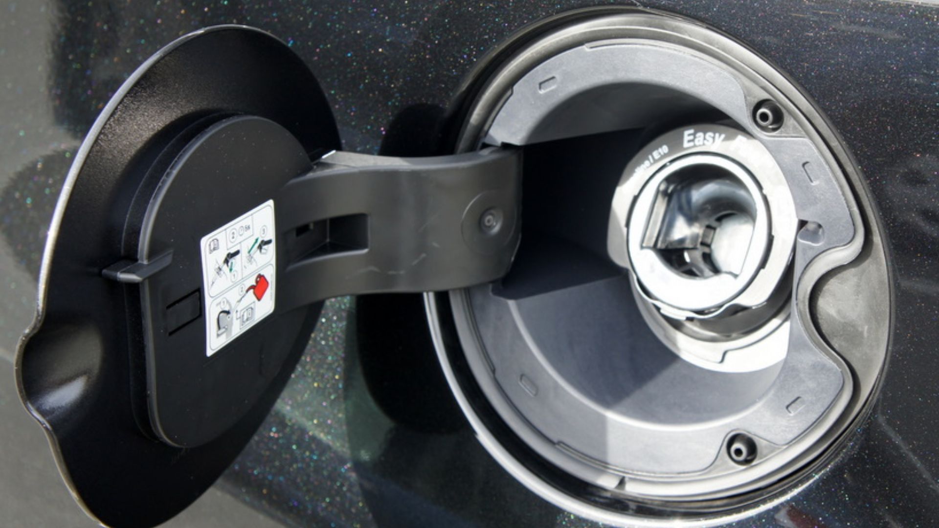File:Capless Gas Cap (5653378617).jpg