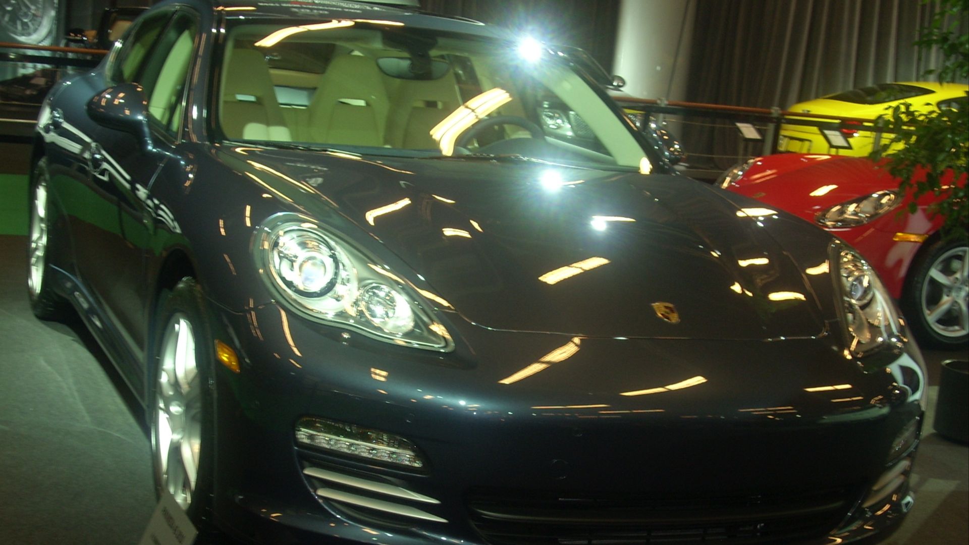 File:2010 Porsche Panamera (MIAS '10).jpg