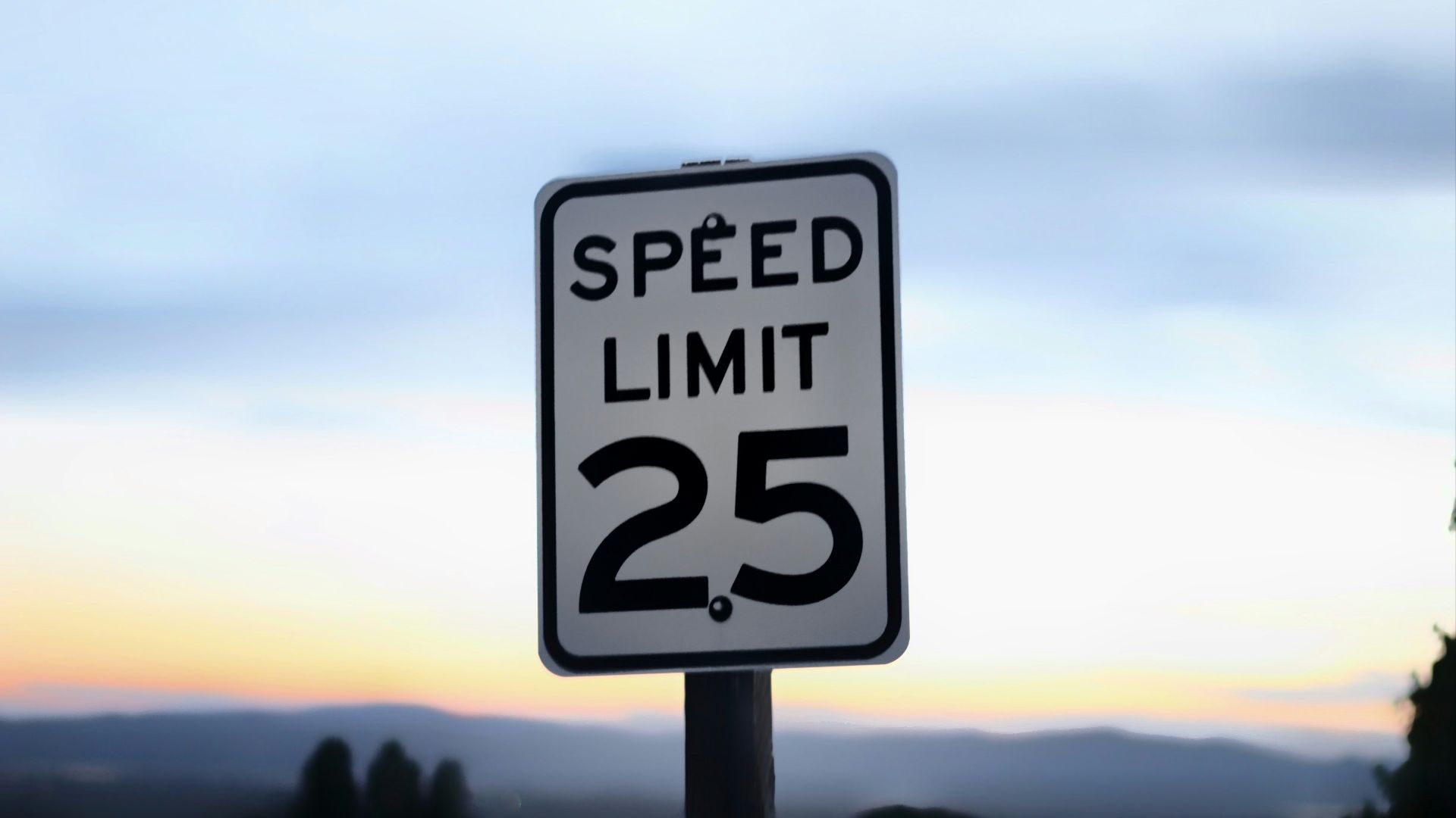 25 speed limit signage