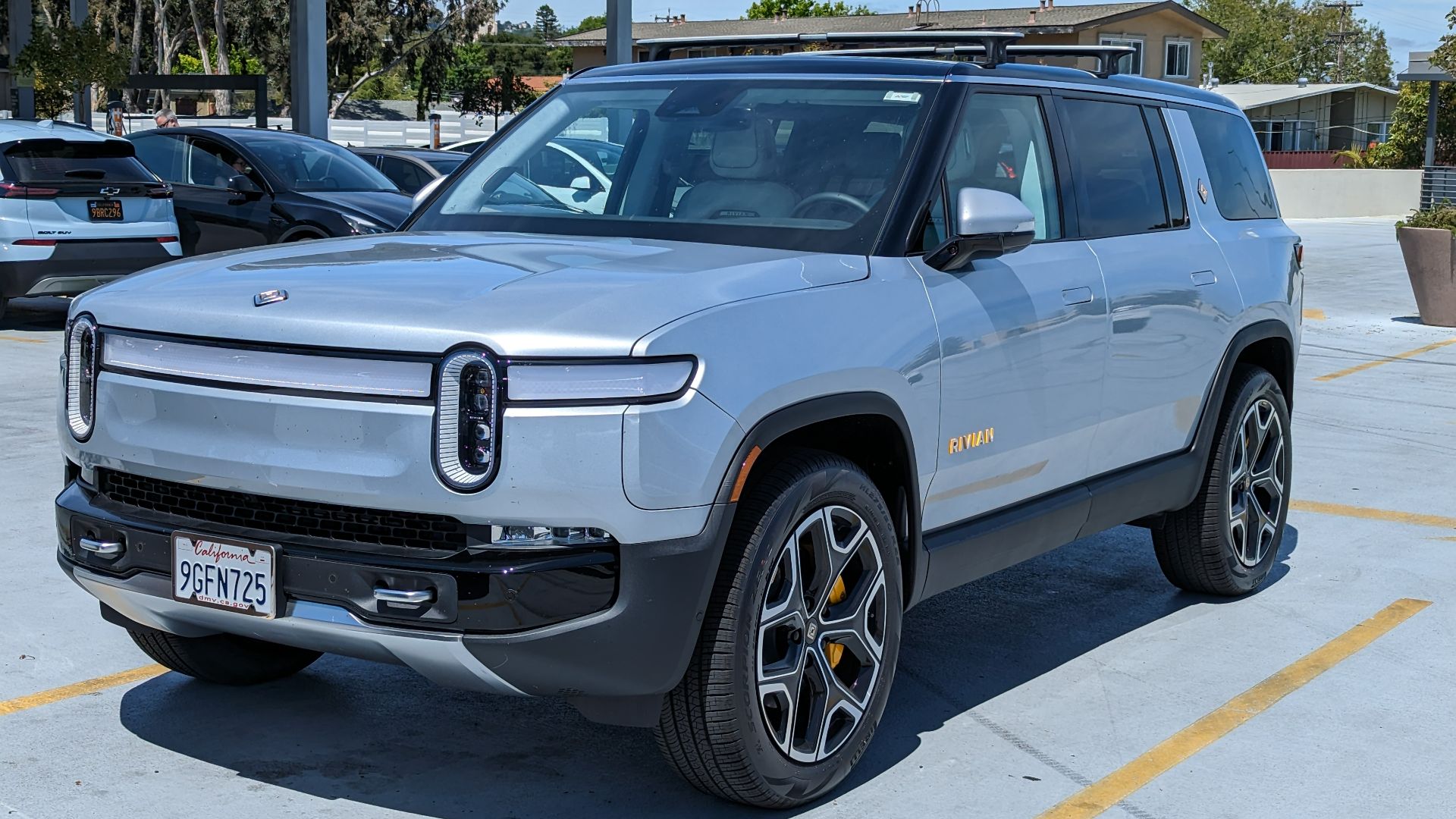 File:Rivian R1S at Hillsdale Shopping Center.jpg