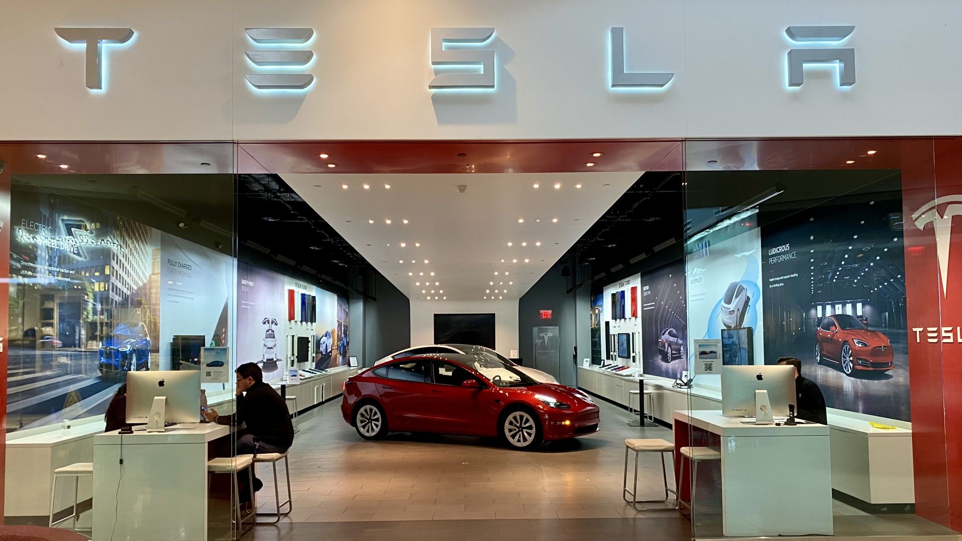 File:Tesla shop at Dadeland Mall 2022.jpg