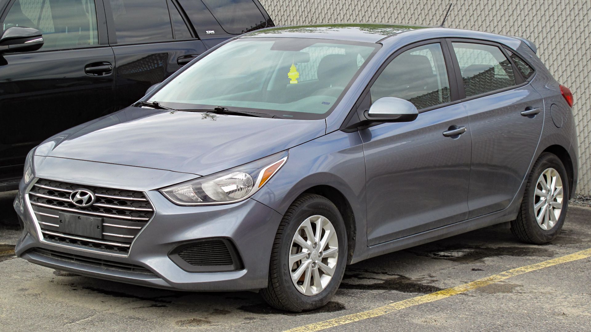 File:2019 Hyundai Accent Preferred in Urban Grey, Front Left, 05-22-2022.jpg