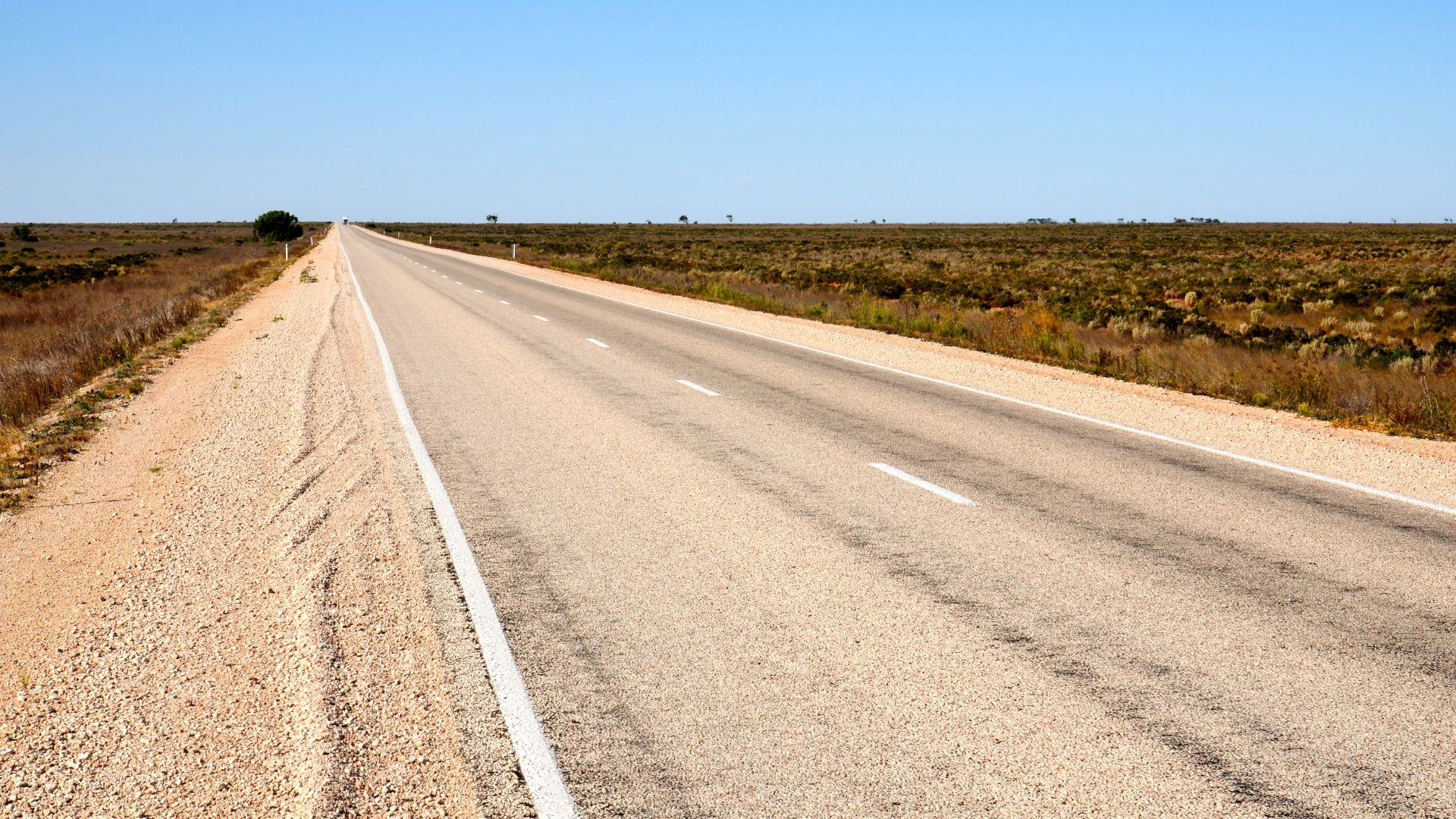 File:Eyre Highway, Nullarbor, SA, 2017 (01).jpg