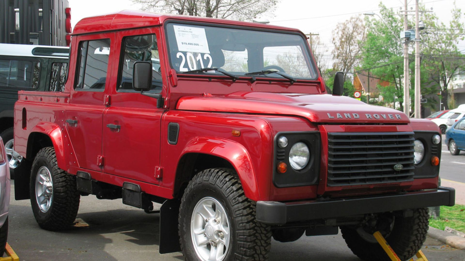 File:Land Rover Defender 110 Pick up 2011.jpg