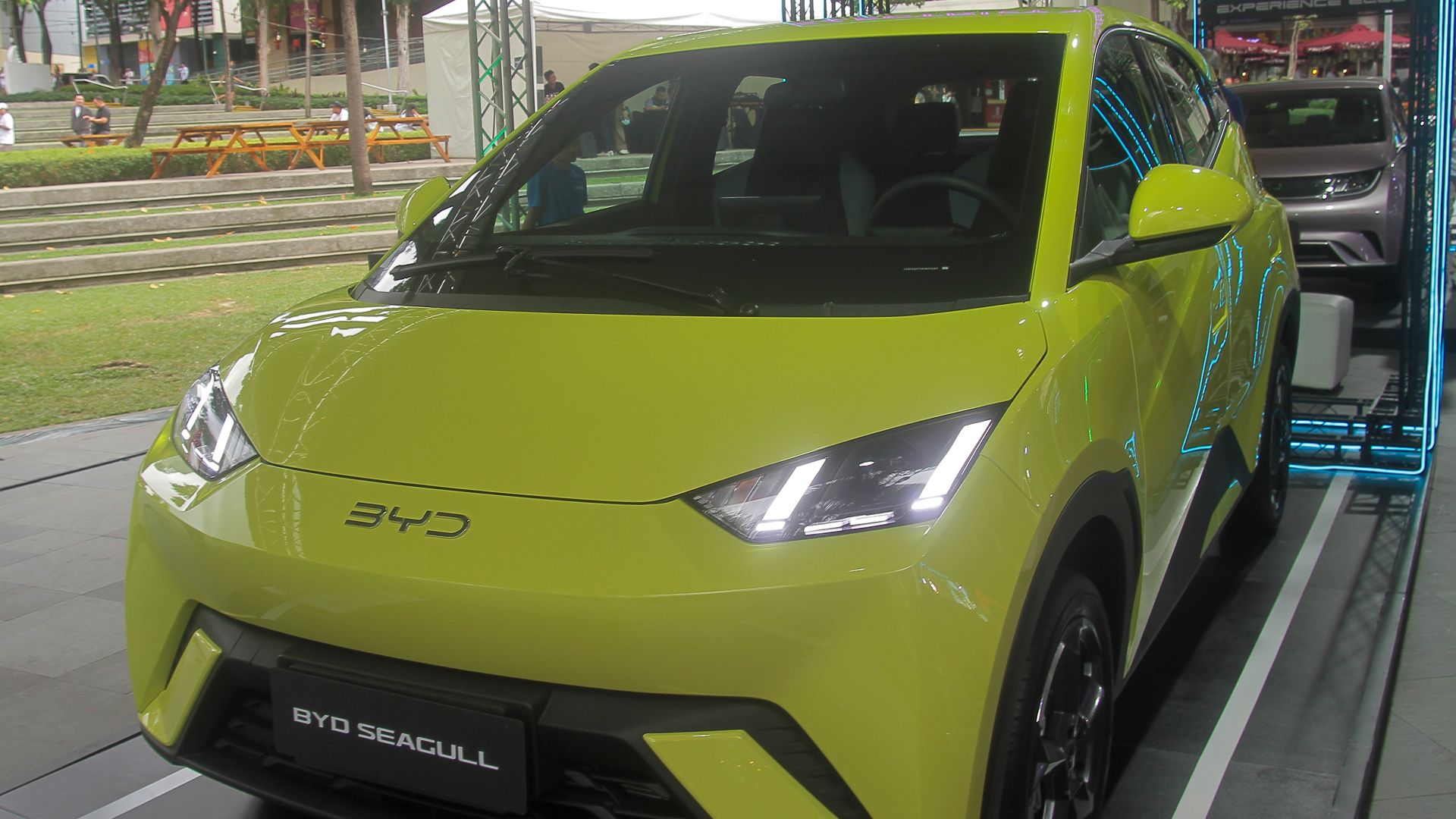 File:2025 BYD Seagull EV in Sprout Green, front left.jpg