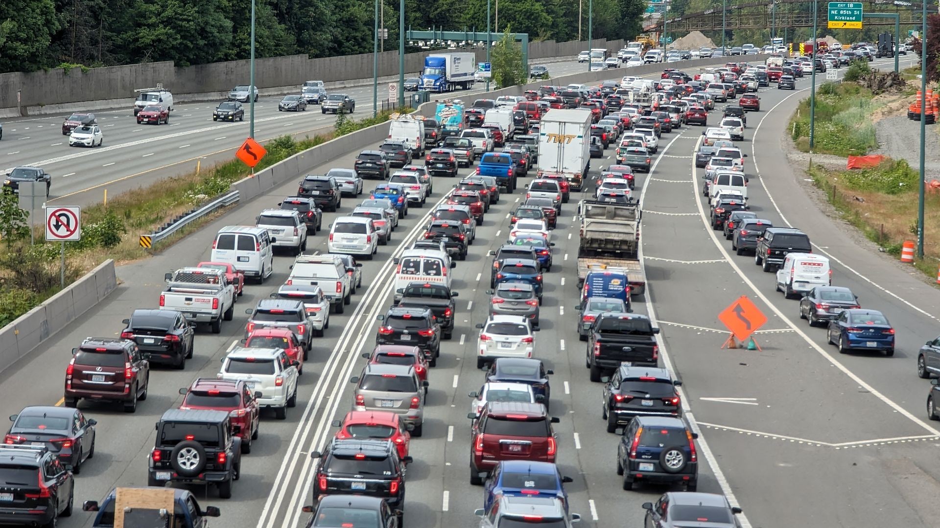 File:Traffic on Interstate 405 northbound in Kirkland, WA.jpg