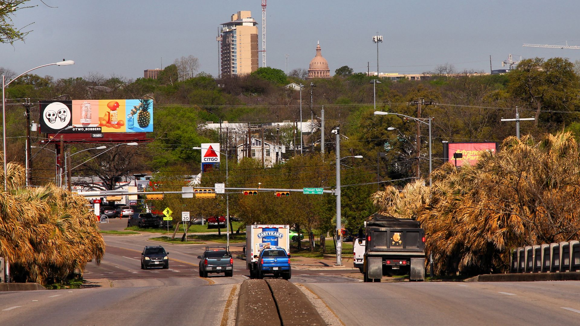 File:Texas Capitol Dome from East 7th Street 2021.jpg