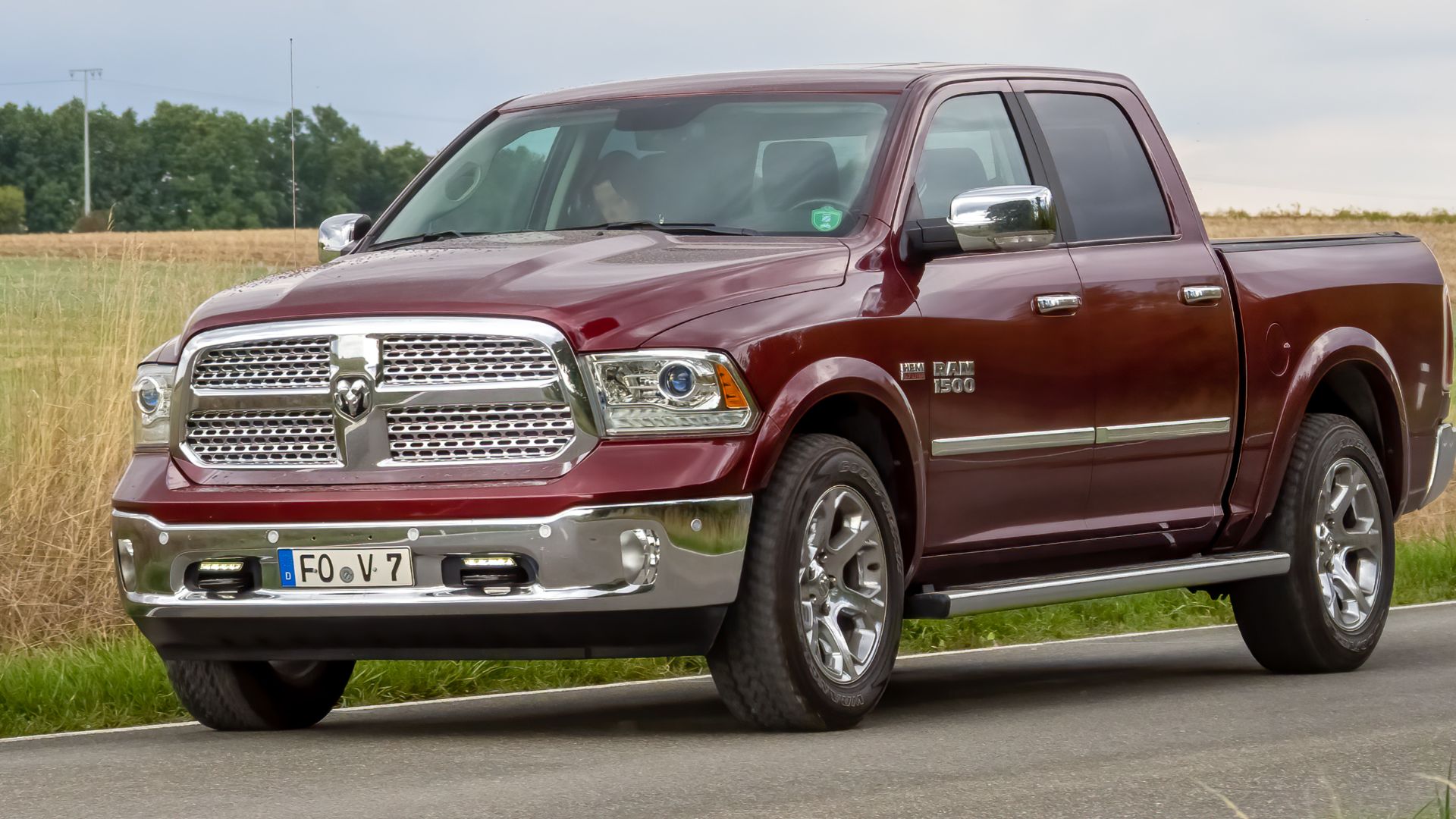 File:Leimershof US-Car-Treffen Ram 1500 Hemi Laramie -20220911-RM-153927.jpg