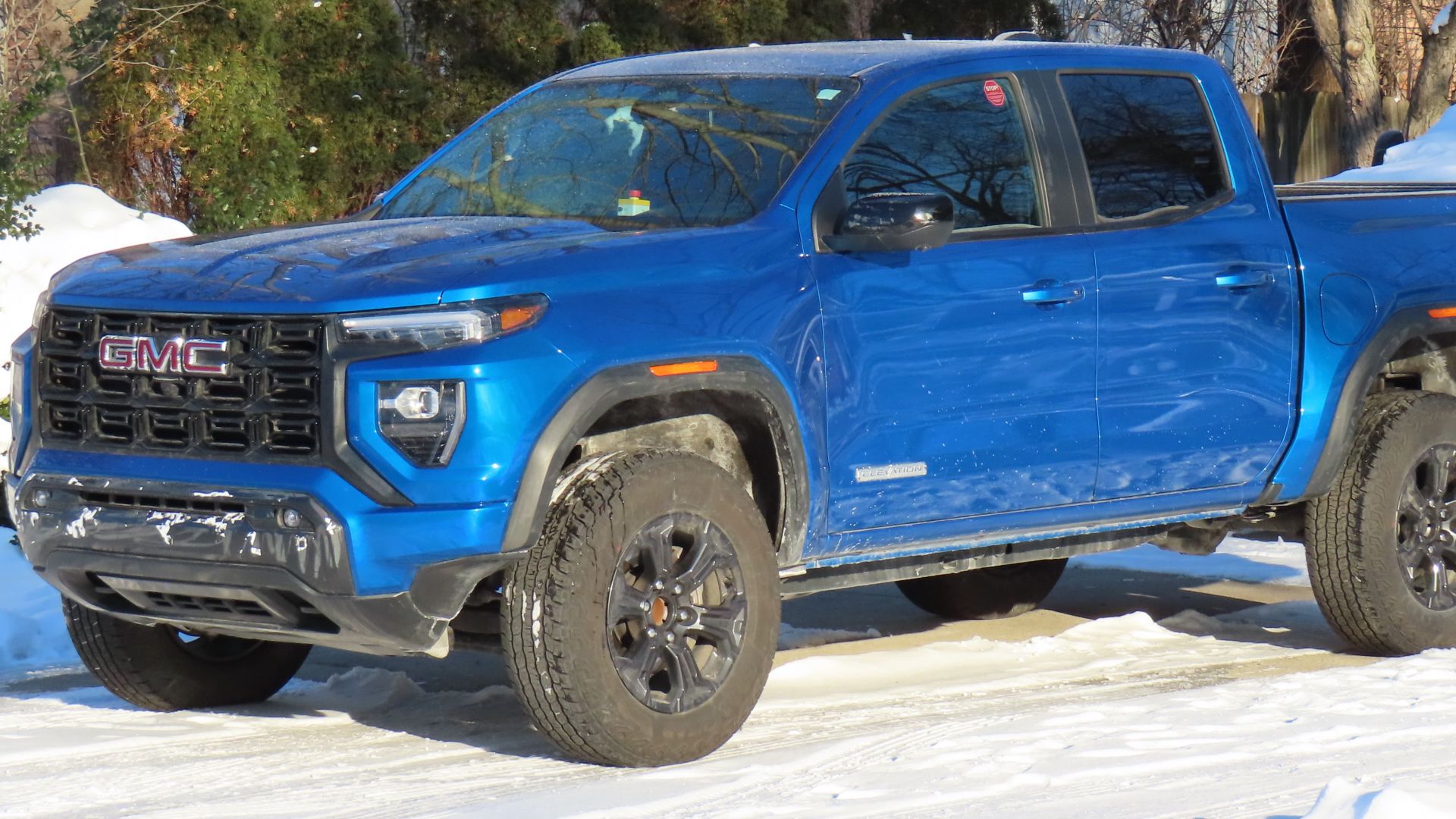 File:2023 GMC Canyon.jpg