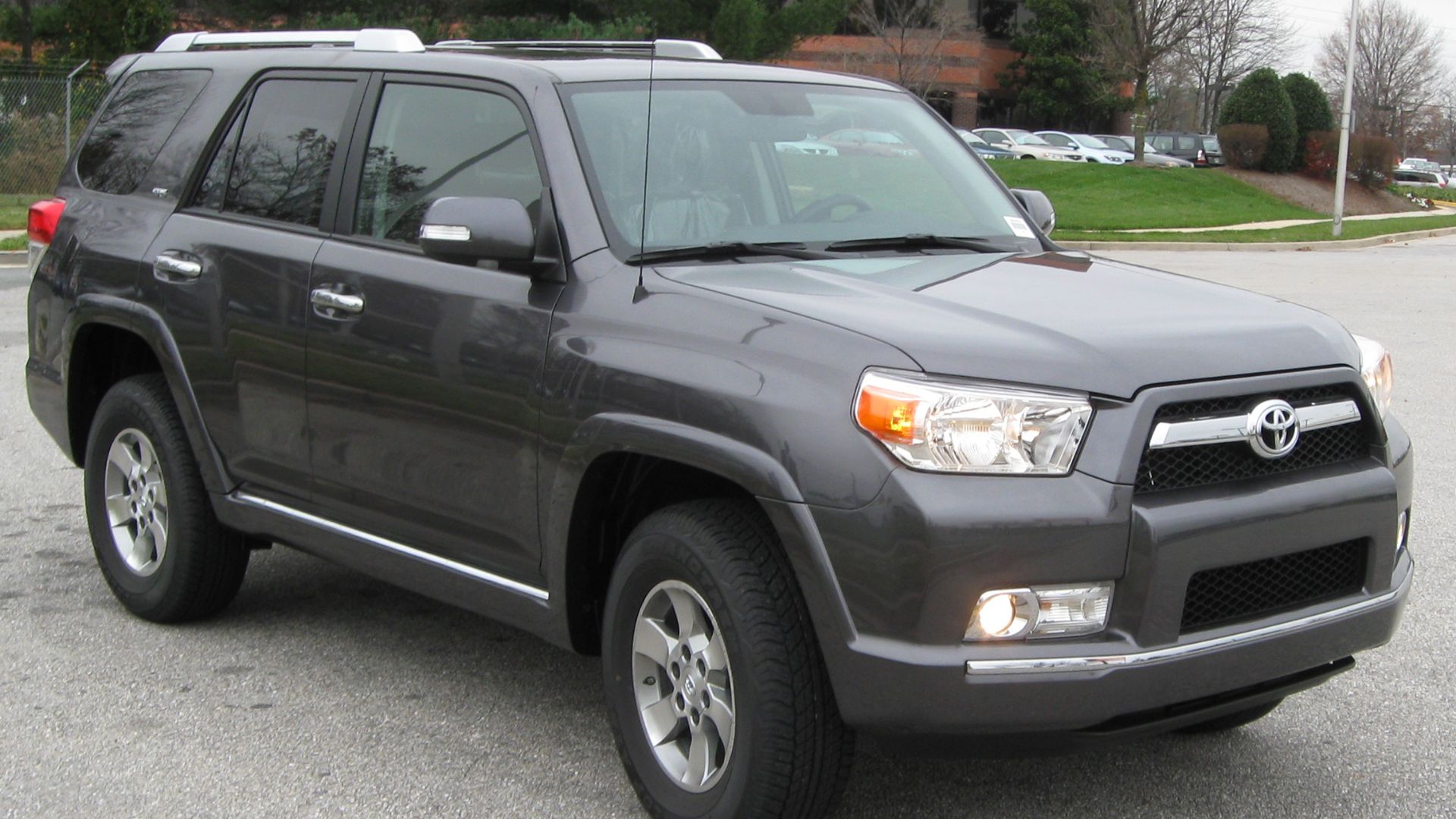 File:2010 Toyota 4Runner SR5 -- 11-23-2009.jpg