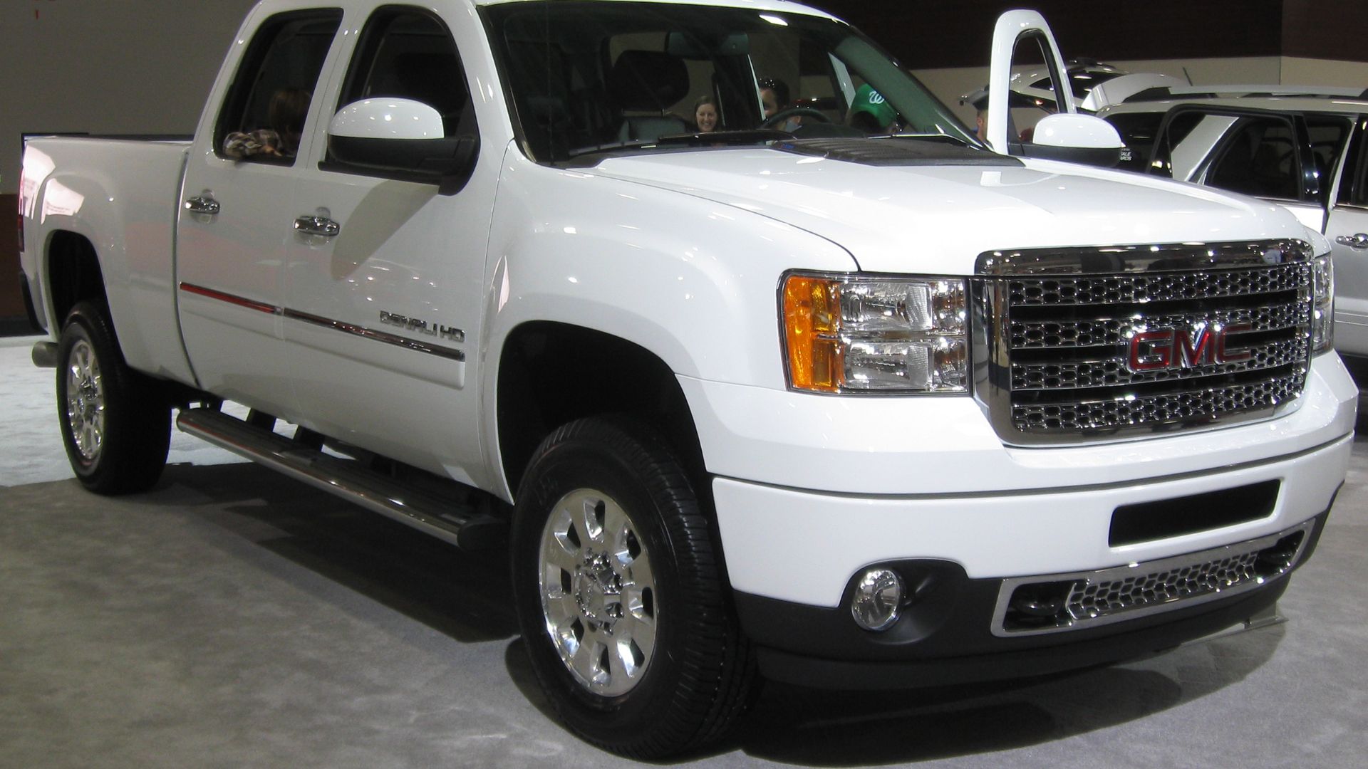 File:2011 GMC Sierra HD Denali -- 2011 DC.jpg