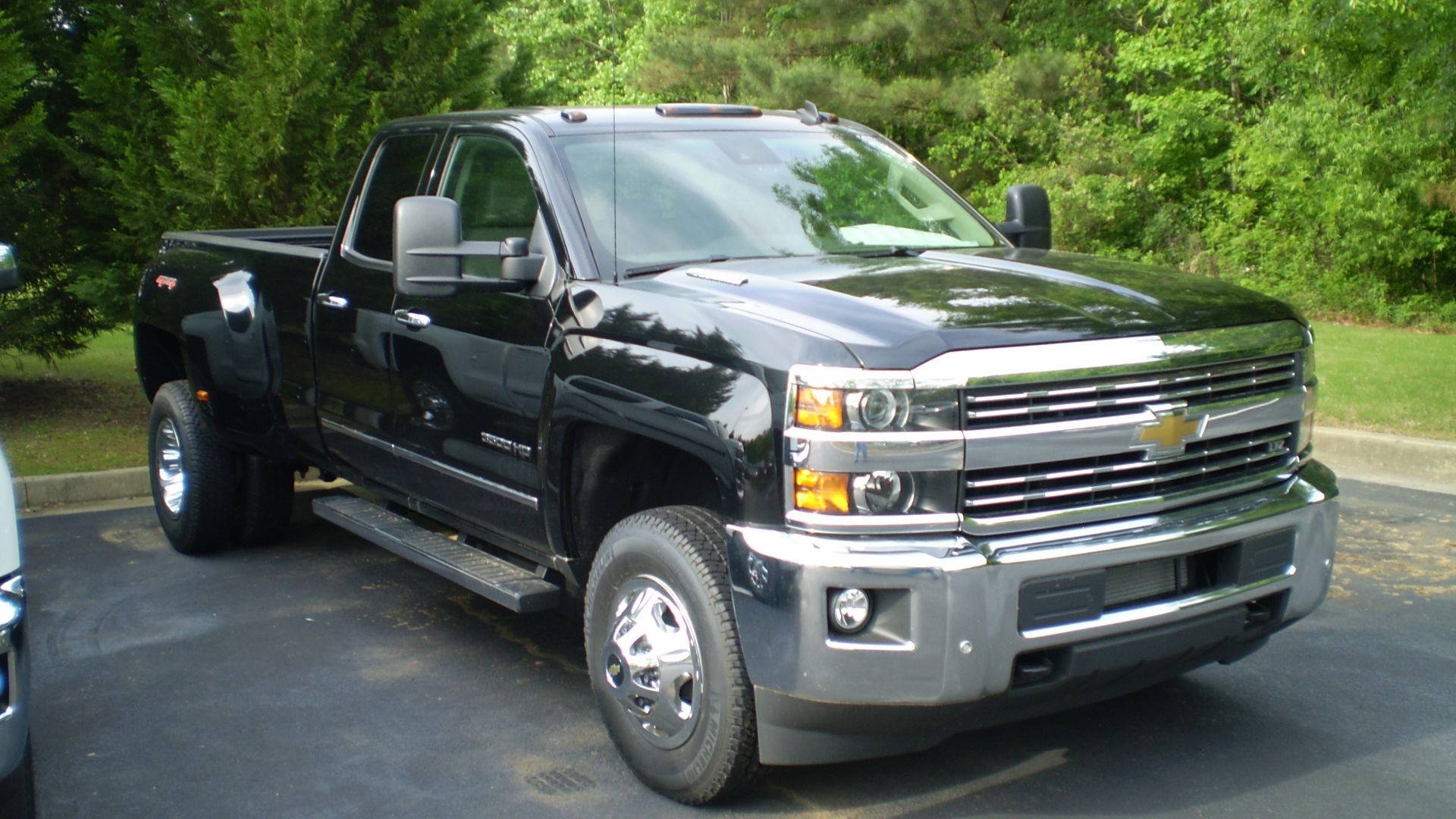File:2015 chevrolet silverado ltz double cab 3500 hd (observe).JPG