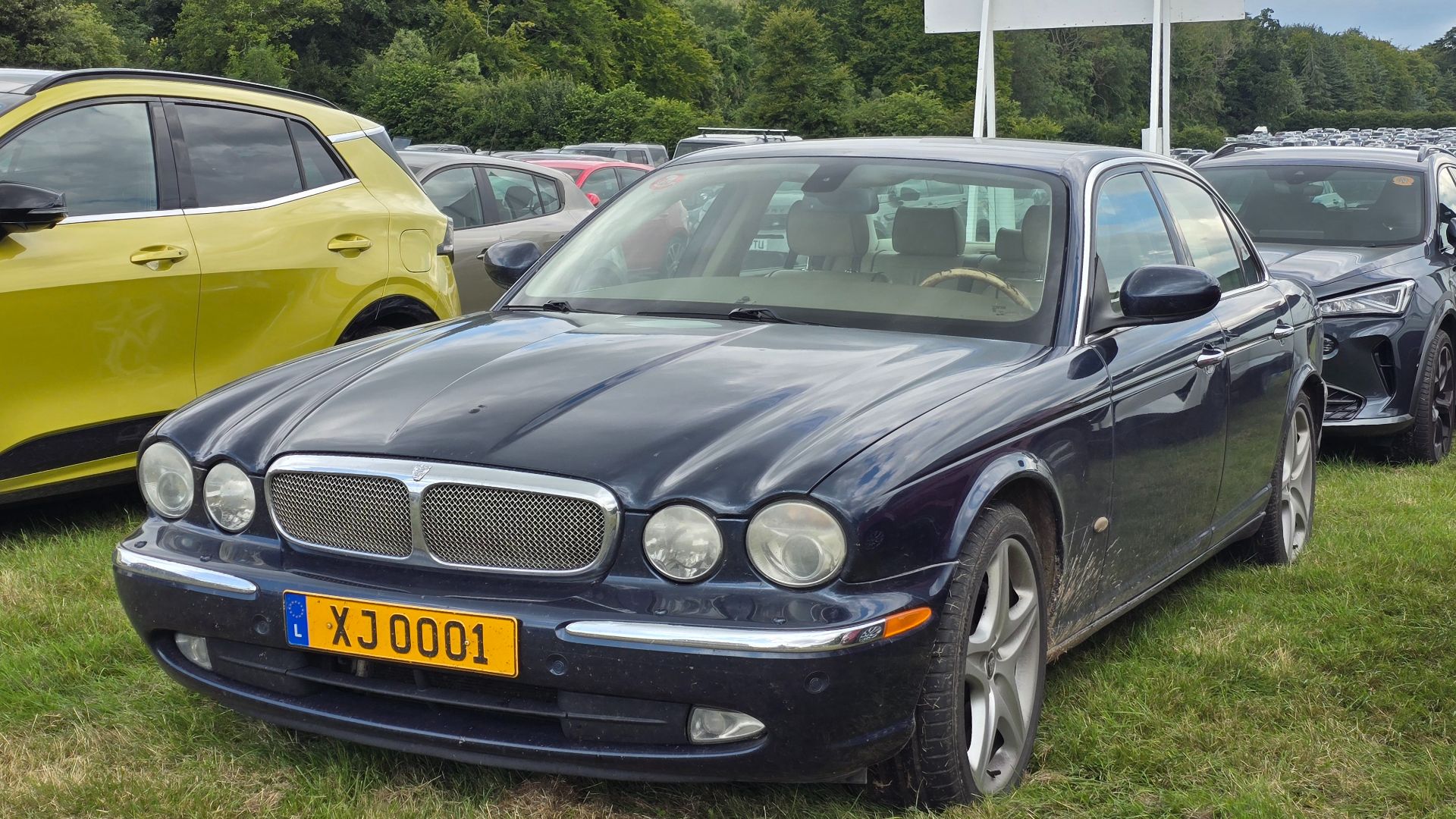 File:Jaguar XJ 2.jpg