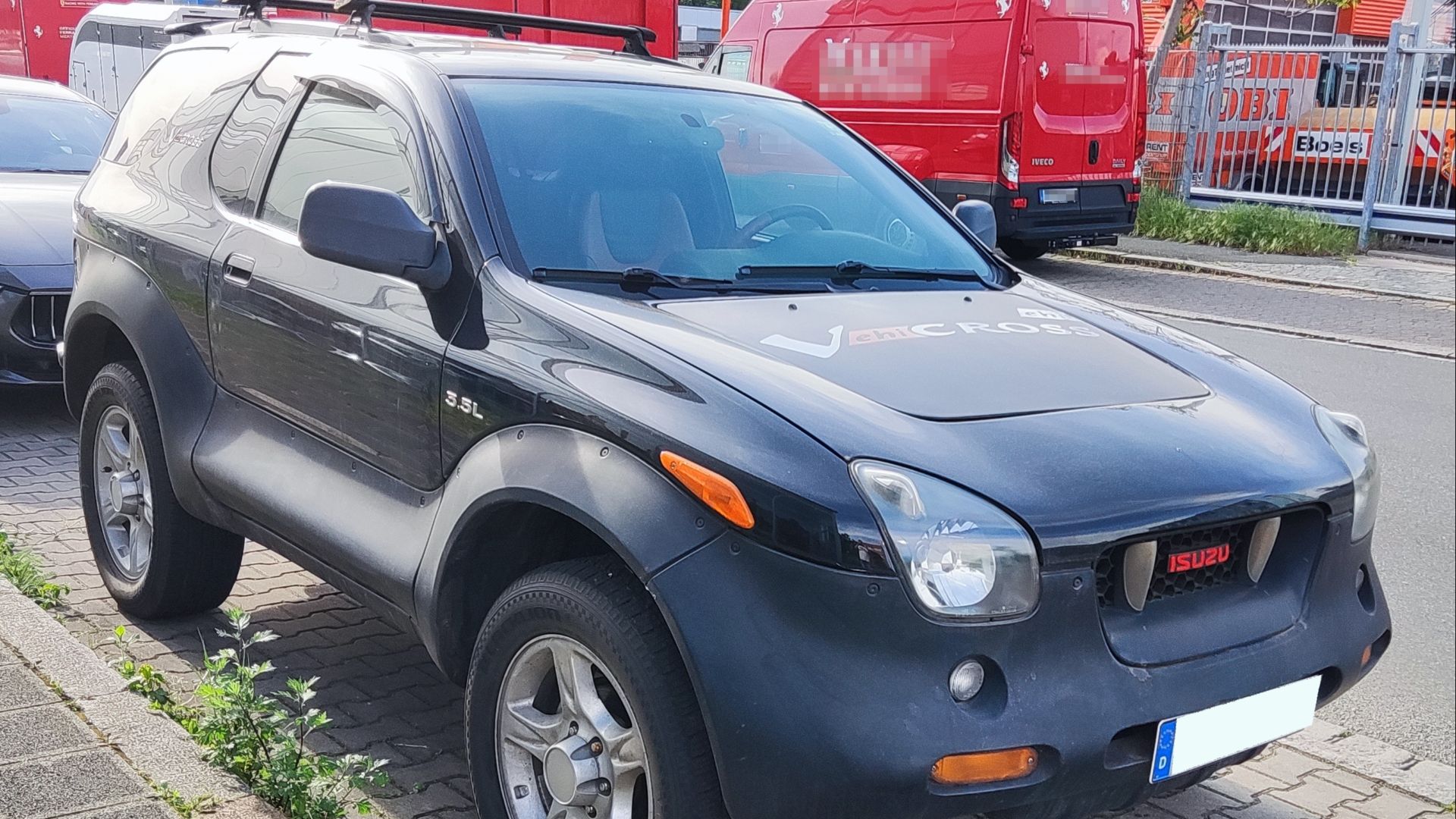 File:Isuzu VehiCROSS 01 Front.jpg