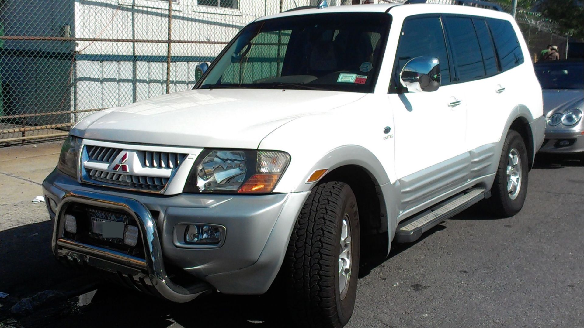 File:Mitsubishi Montero.jpg