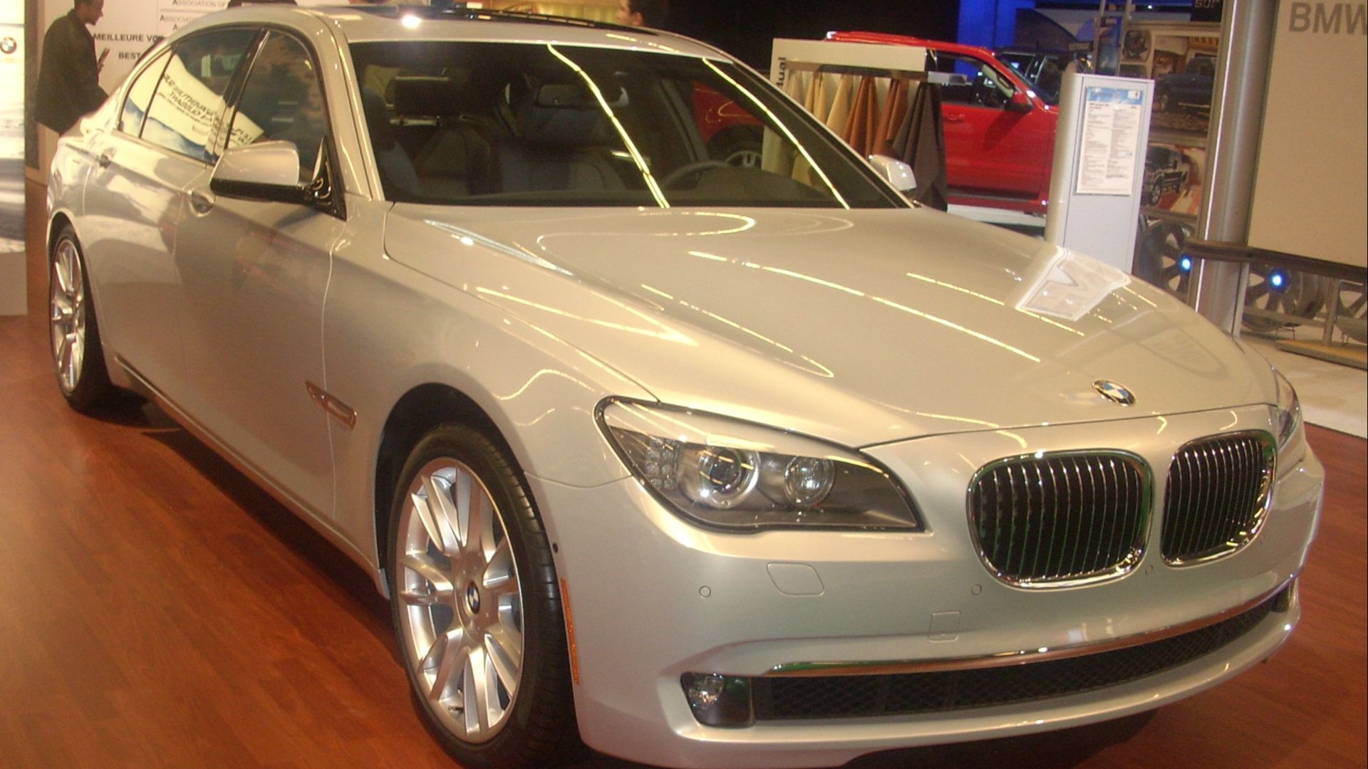 File:'10 BMW 7-Series (MIAS '10).jpg