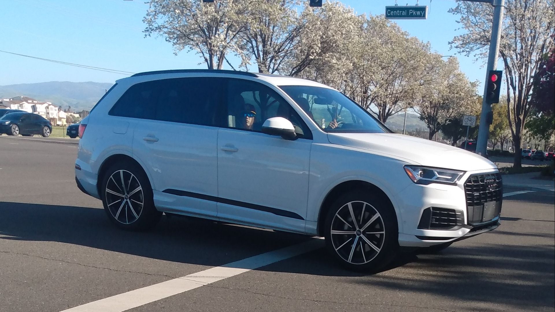 File:2021 Audi Q7.jpg