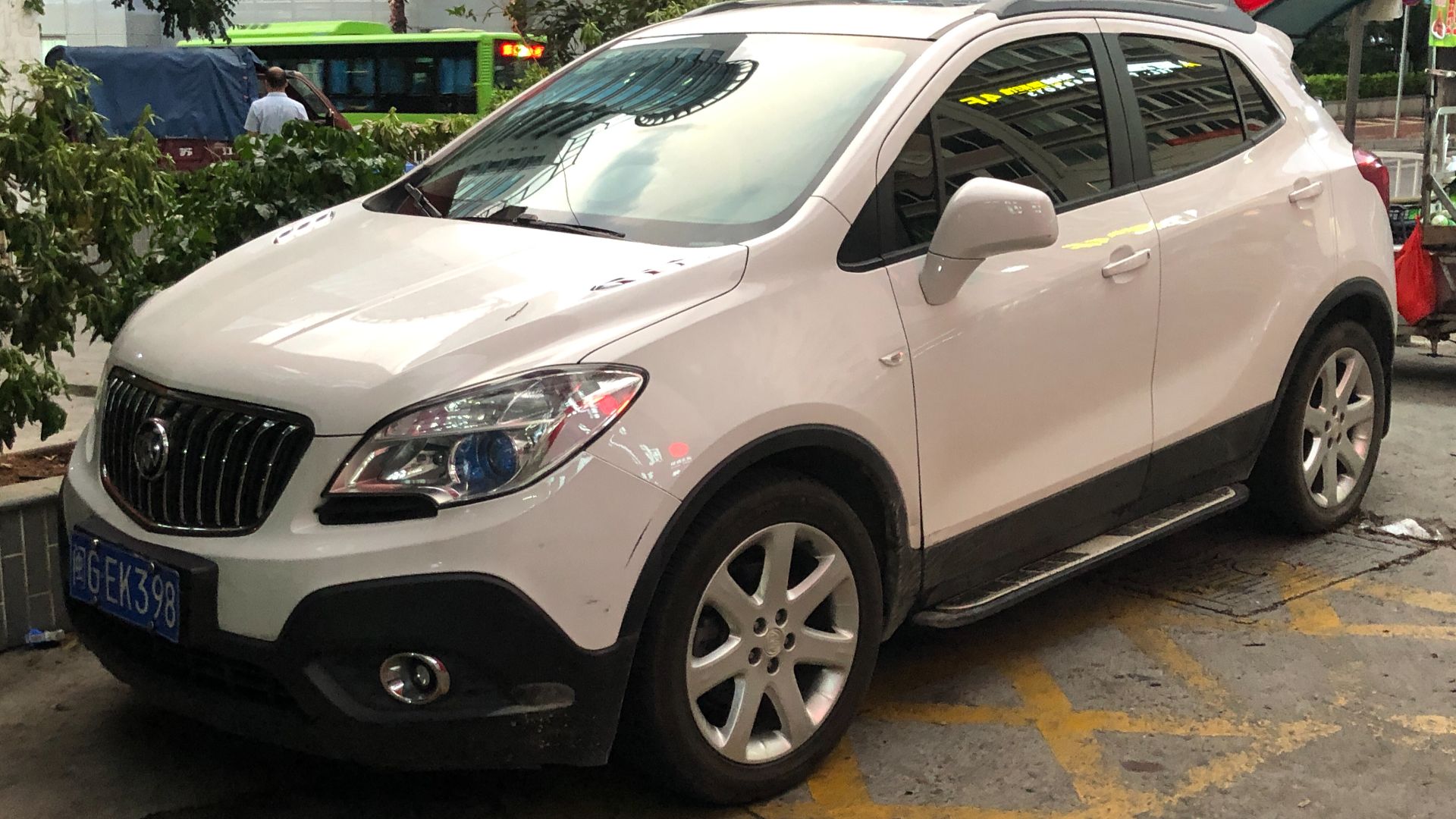File:Buick Encore Sanming 01 2022-08-27.jpg