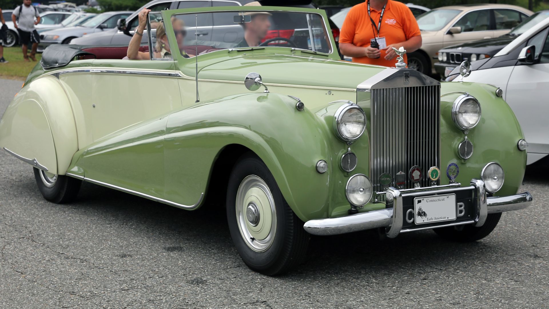 File:Rolls-Royce Silver Dawn Drophead Coupé by Park Ward, front right.jpg