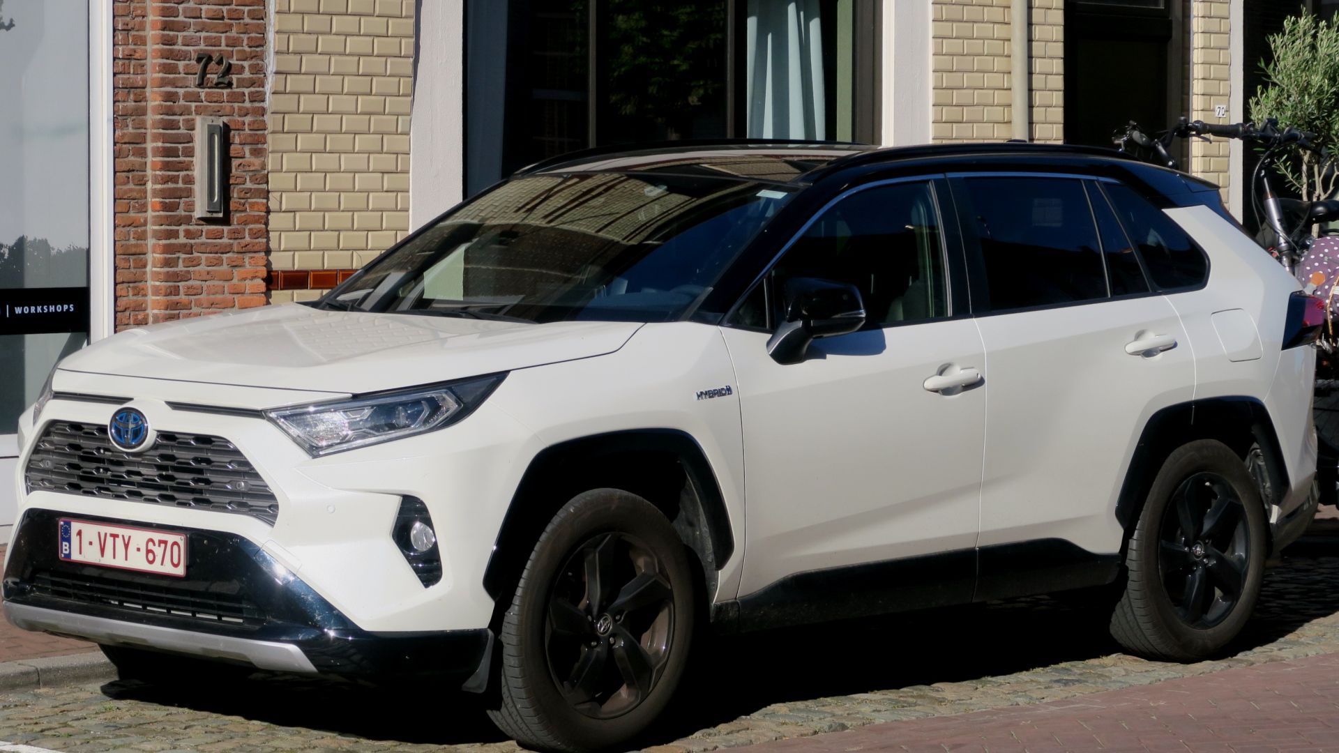 File:Toyota RAV4 Hybrid in Aardenburg.jpg