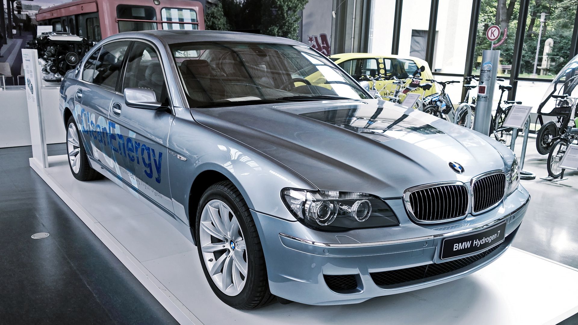 File:BMW Hydrogen 7 (32402740931).jpg
