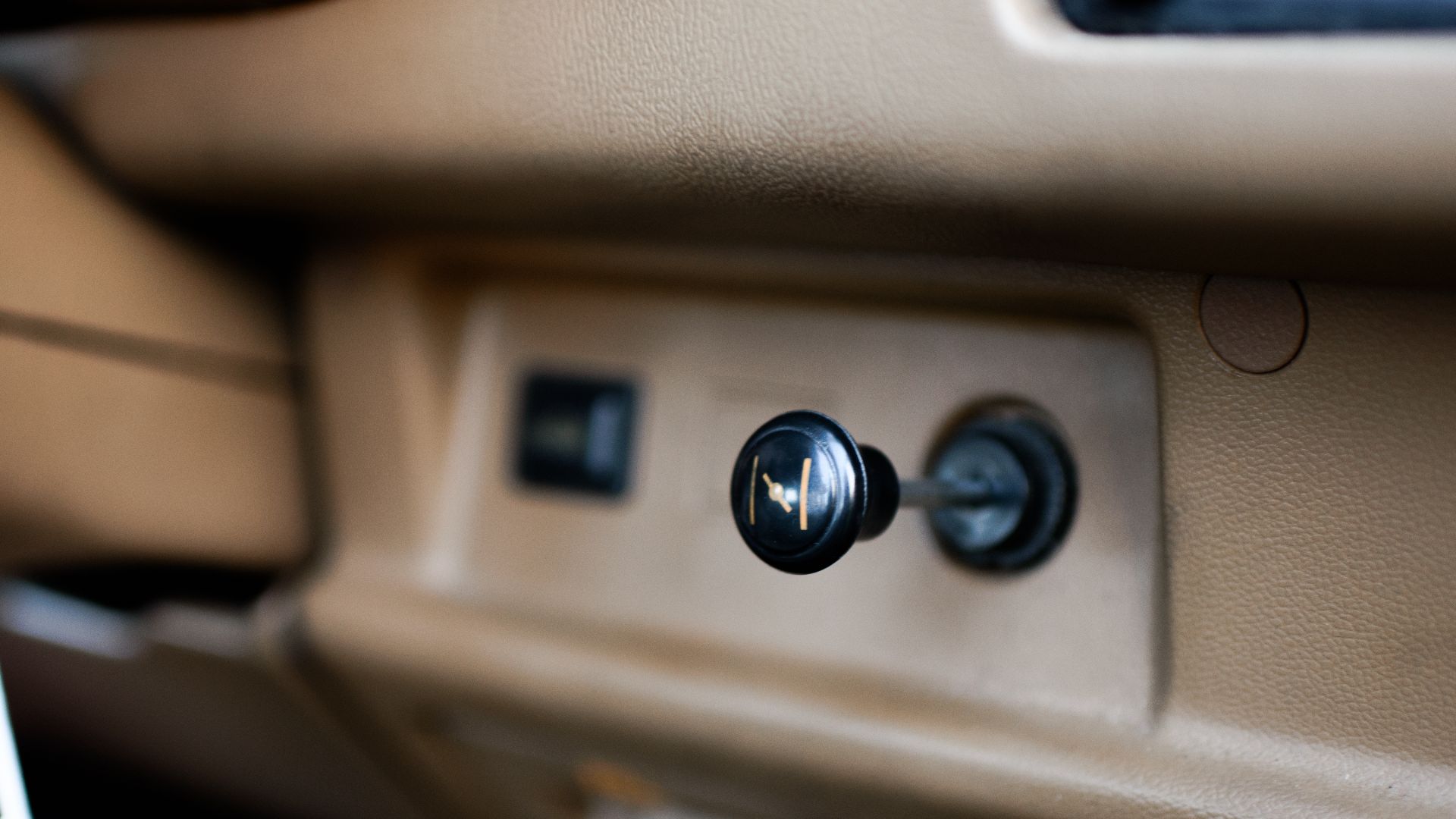 File:1989 Hyundai Excel GL Manual Choke.jpg